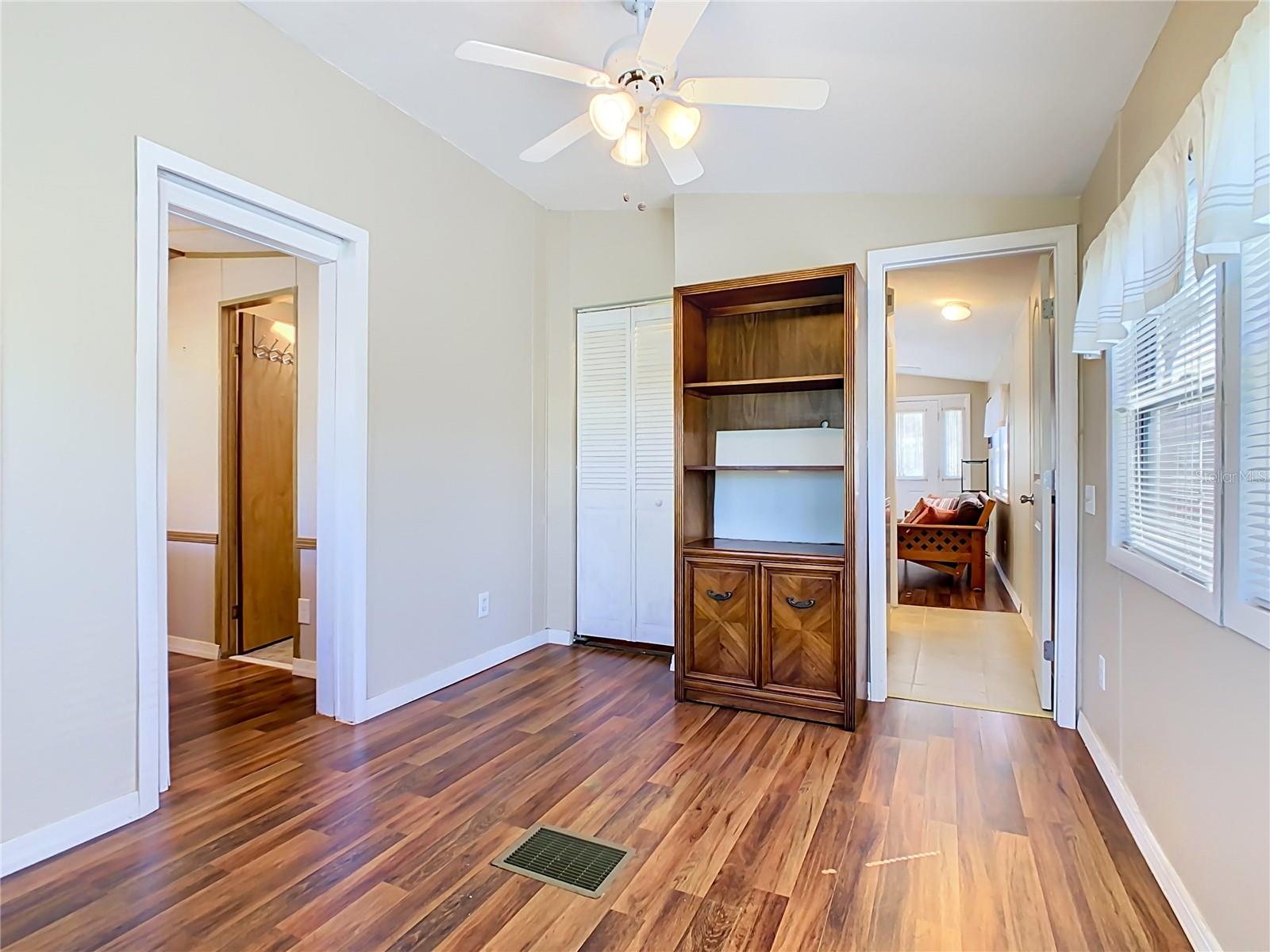 2nd bedroom