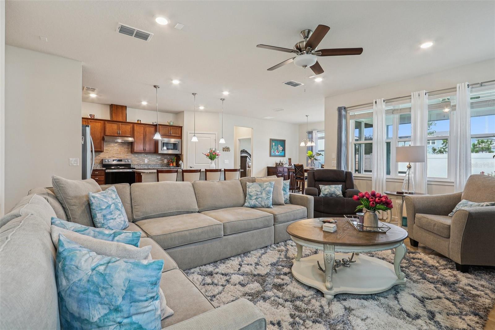 2015 SPRING SHOWER CIRCLE, Kissimmee, FL 34744