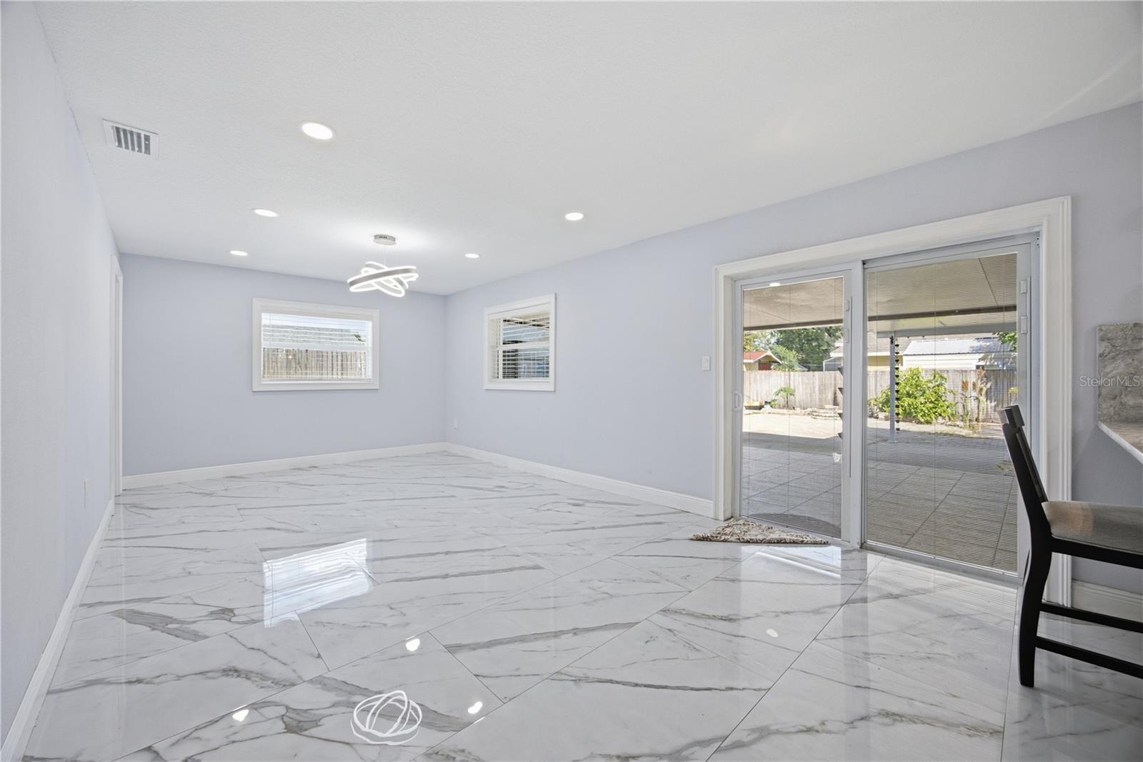 712 VIRGINIA LANE, Apopka, FL 32703