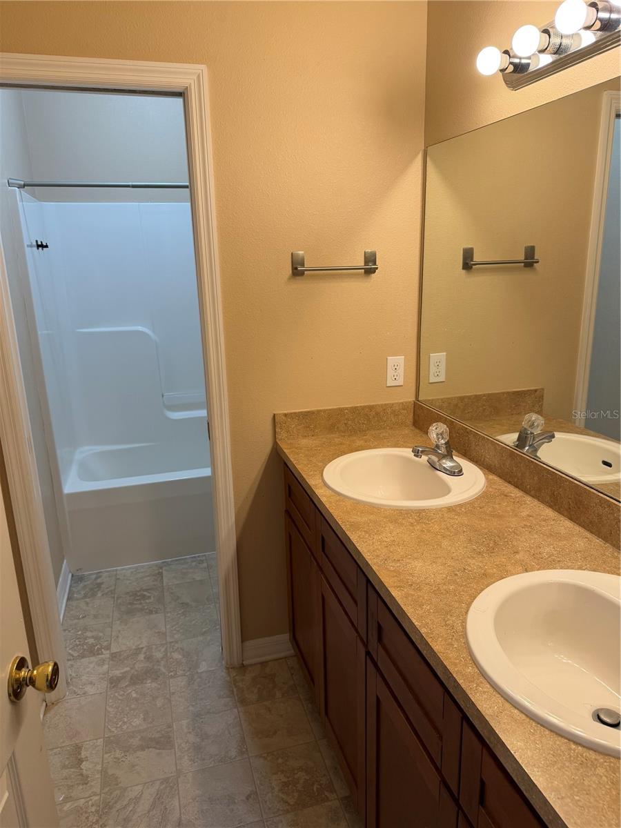 1211 KNOLLWOOD DRIVE, Davenport, FL 33837