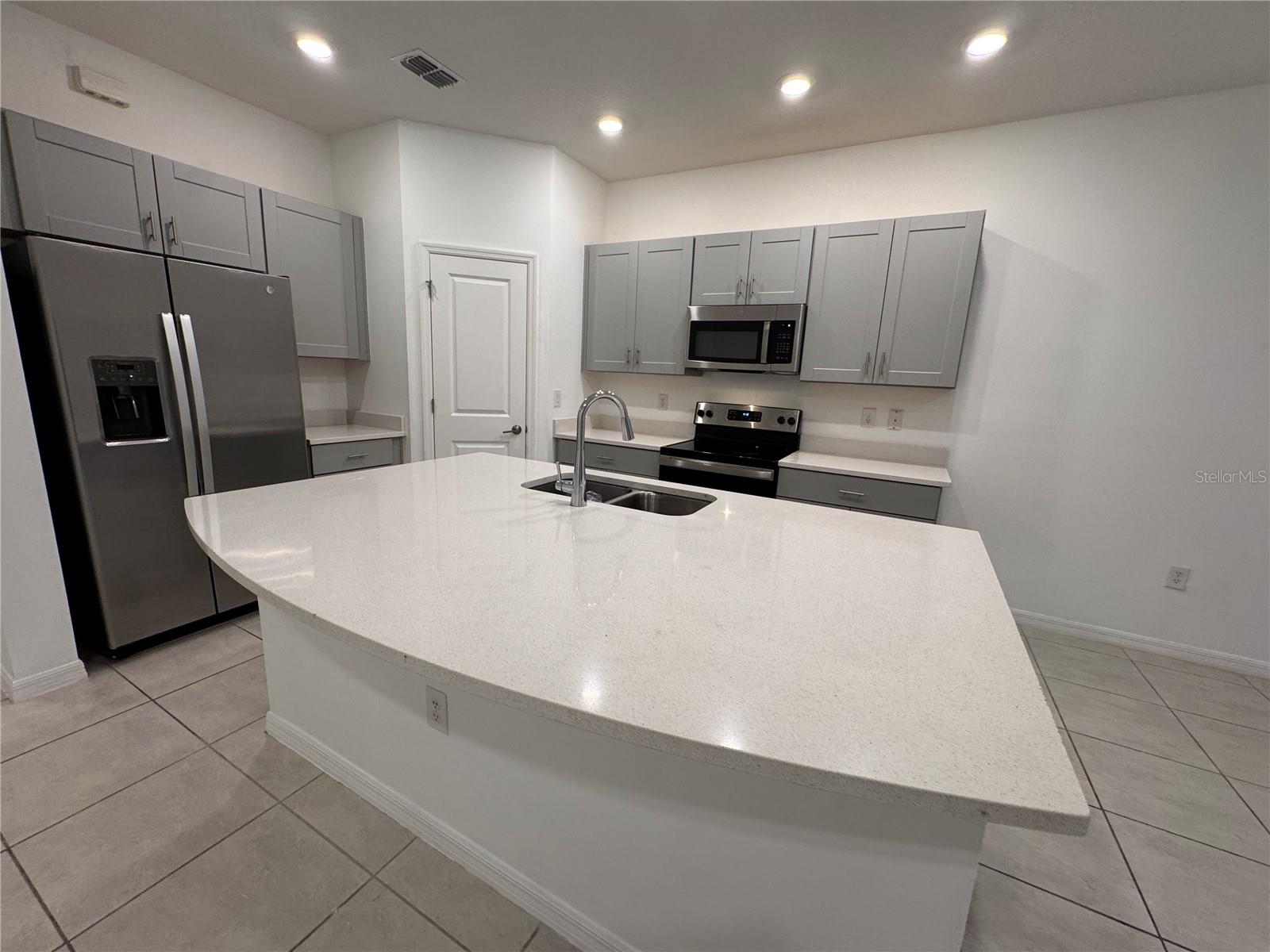 2906 CANARY AVENUE, Davenport, FL 33837 2906 CANARY AVENUE, Davenport, FL 33837