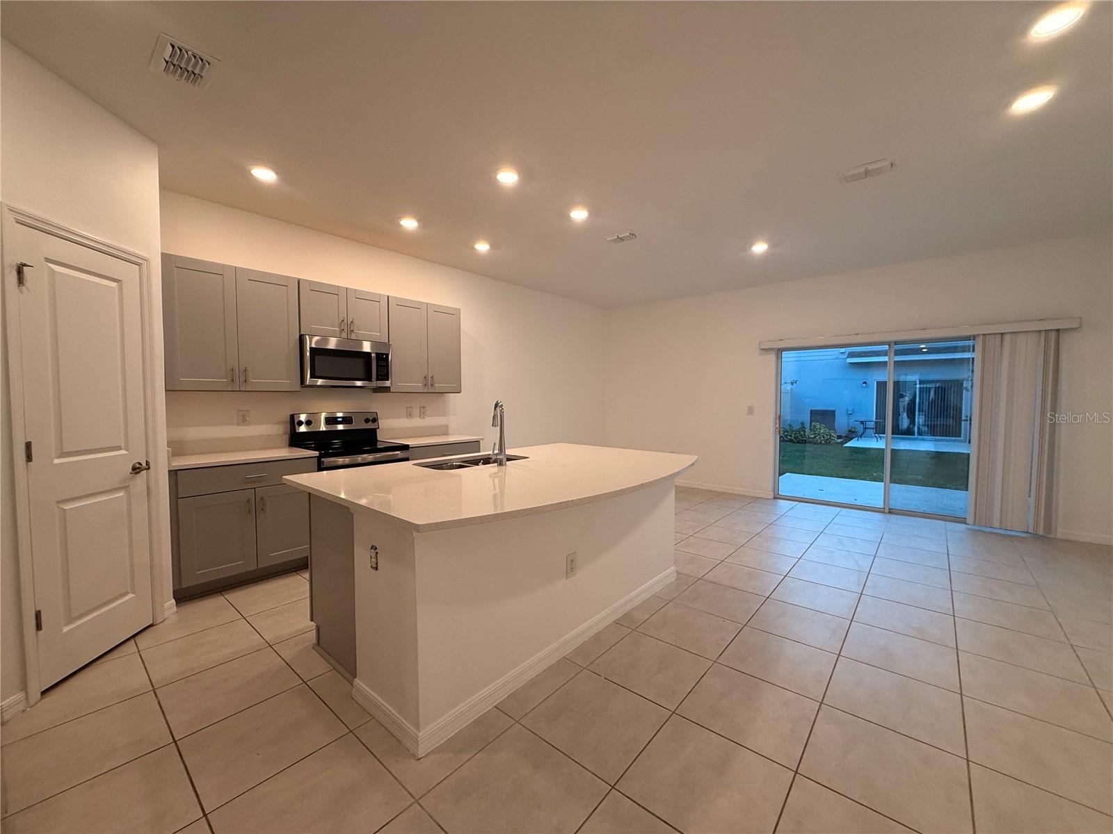 2906 CANARY AVENUE, Davenport, FL 33837 2906 CANARY AVENUE, Davenport, FL 33837
