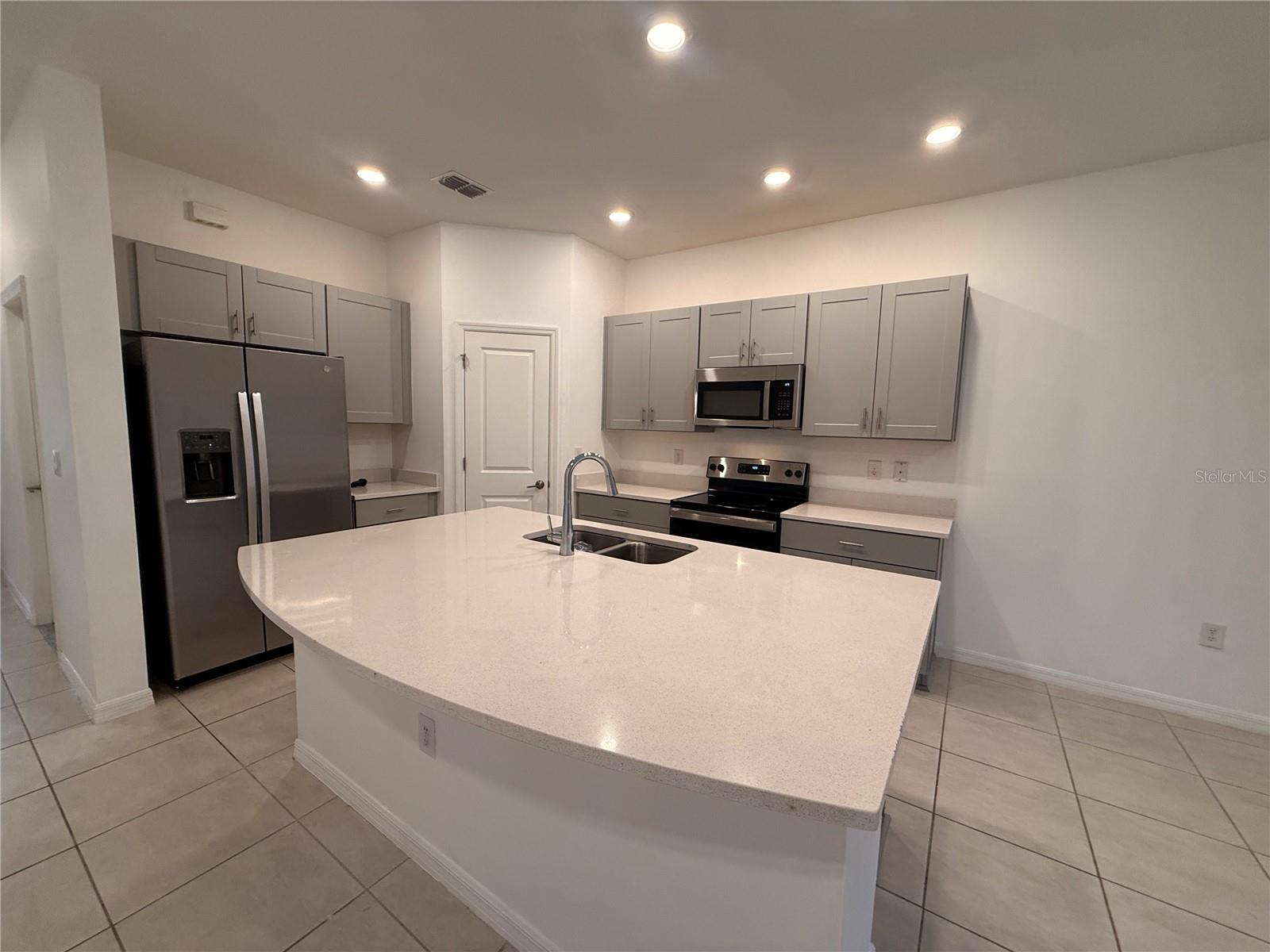 2906 CANARY AVENUE, Davenport, FL 33837 2906 CANARY AVENUE, Davenport, FL 33837