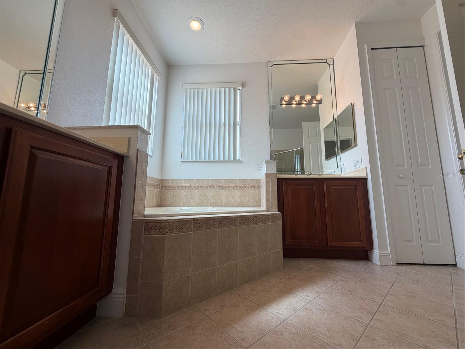 3811 EAGLE ISLES CIRCLE, Kissimmee, FL 34746