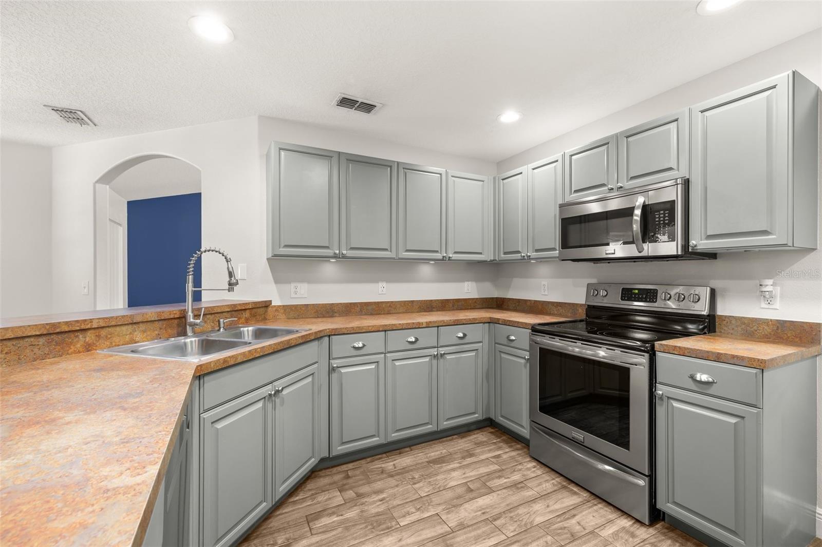543 DOLCETTO DRIVE, Davenport, FL 33897