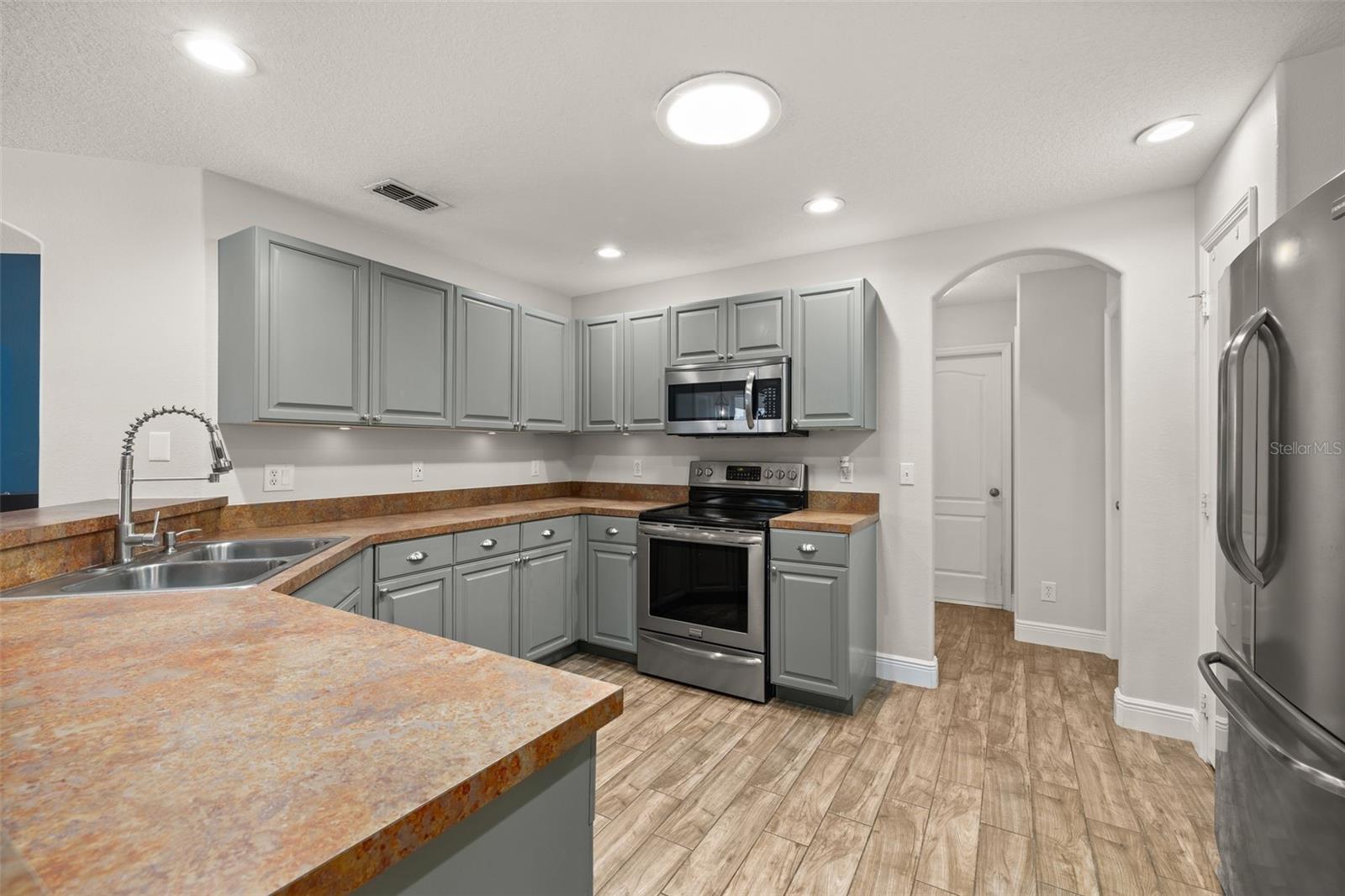 543 DOLCETTO DRIVE, Davenport, FL 33897