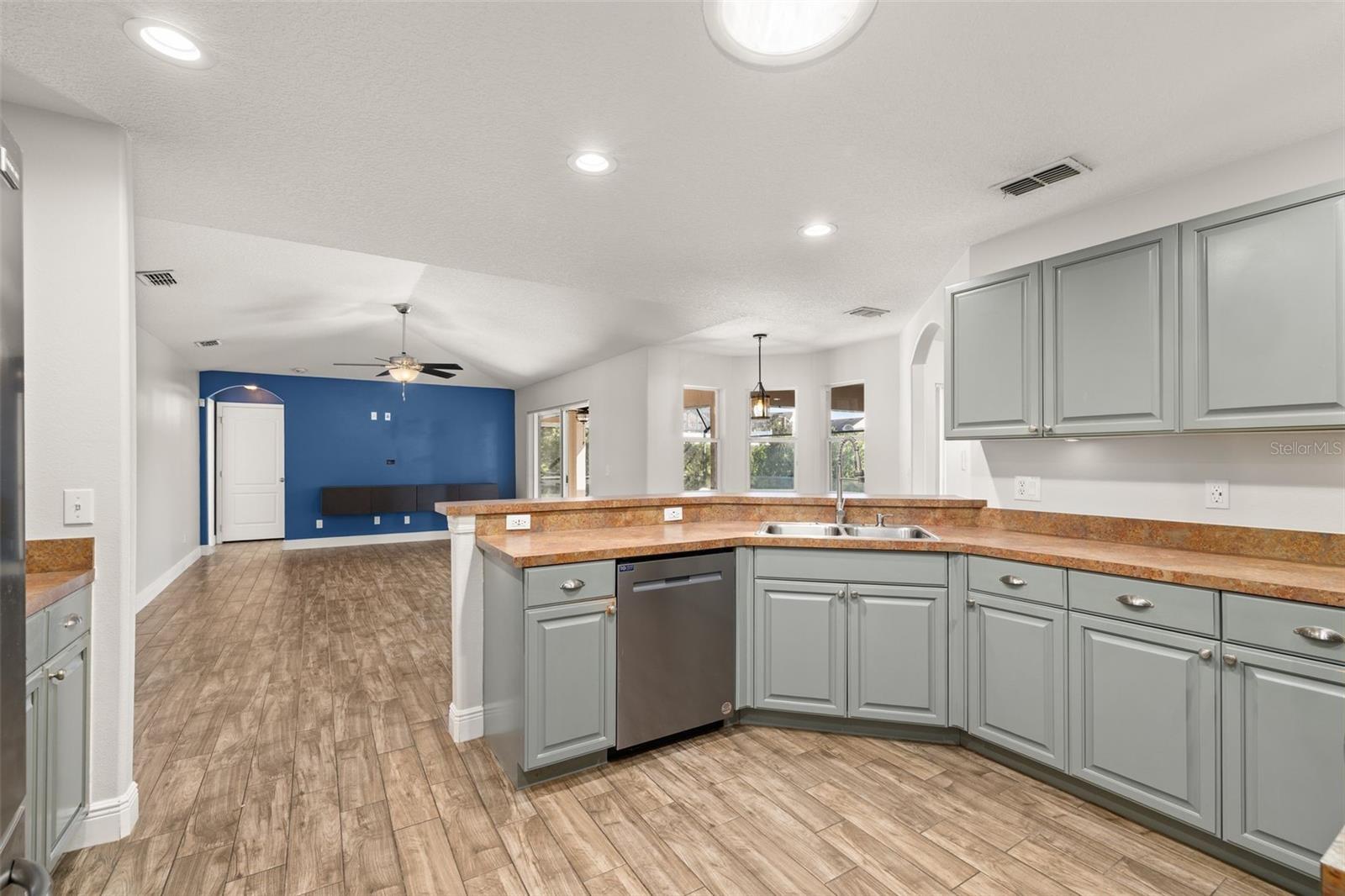 543 DOLCETTO DRIVE, Davenport, FL 33897