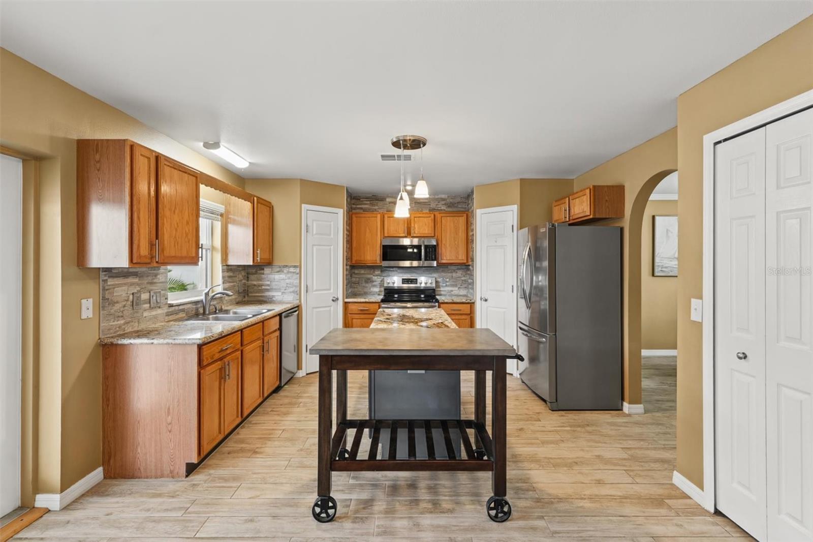 Island Kitchen - Granite Countertops