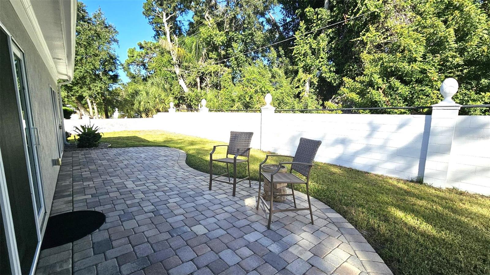 Fenced in back yard-patio area