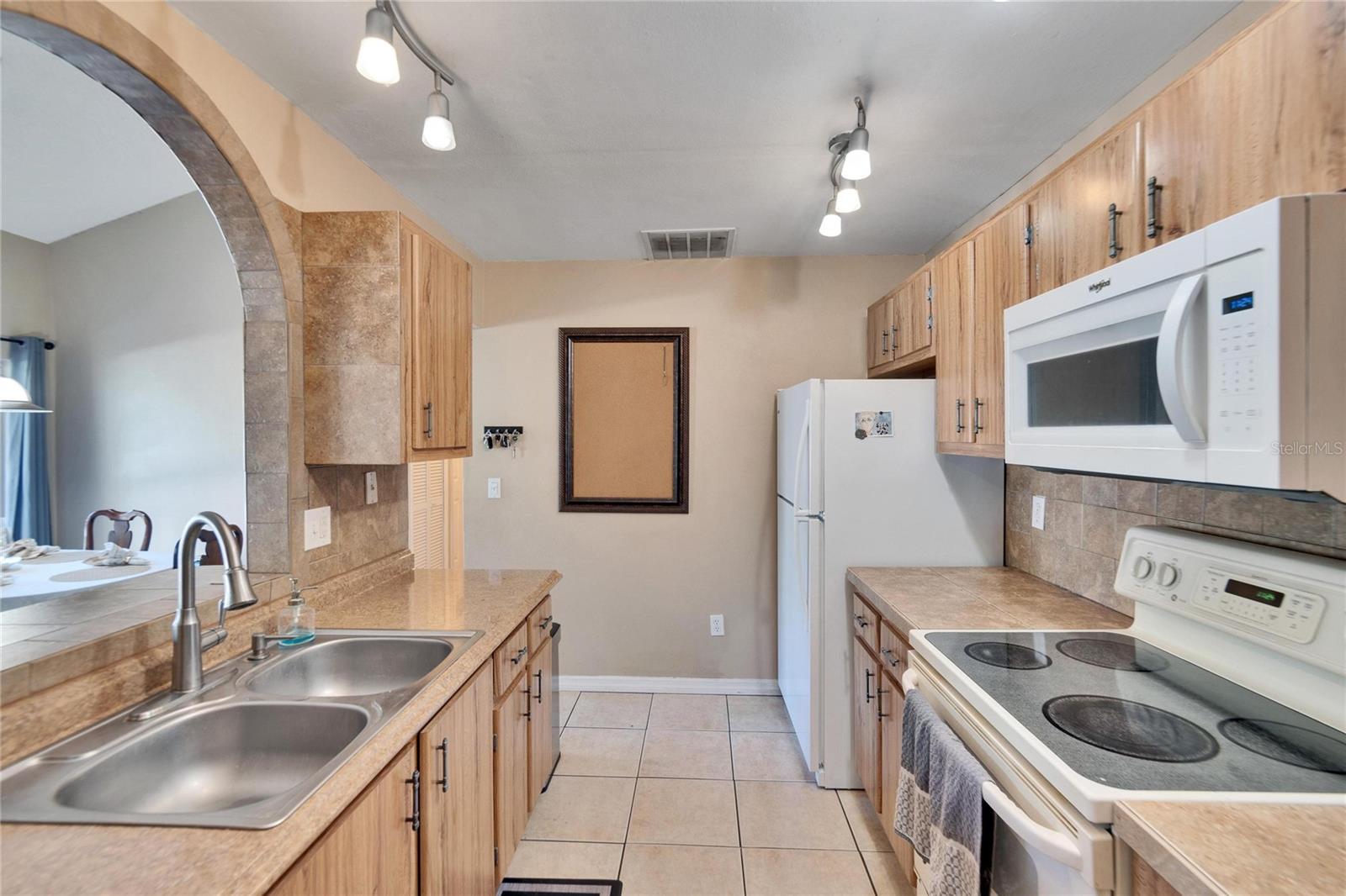 1849 BOUGH AVENUE, #D, Clearwater, FL 33760