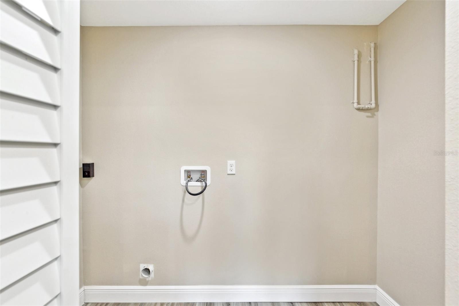 Washer and dryer hook ups!