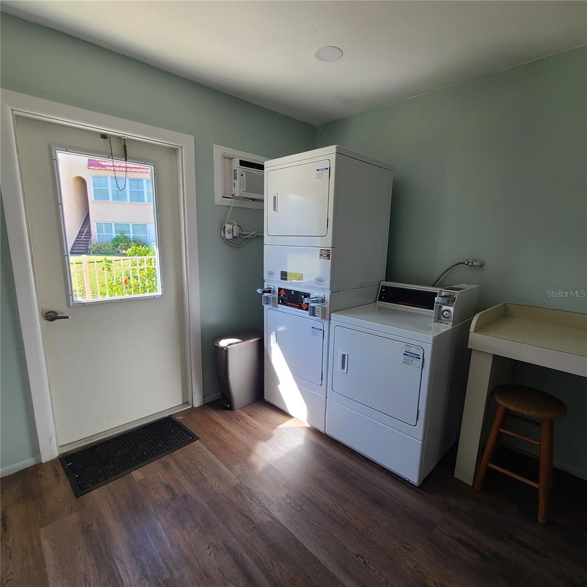 220 BUTTONWOOD CIRCLE, #220, Seminole, FL 33777