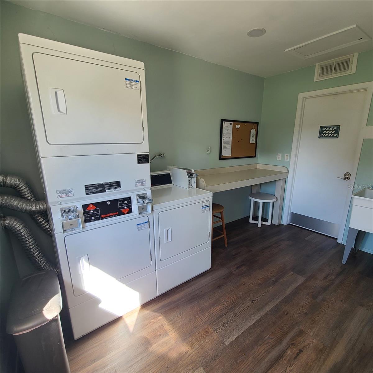 220 BUTTONWOOD CIRCLE, #220, Seminole, FL 33777