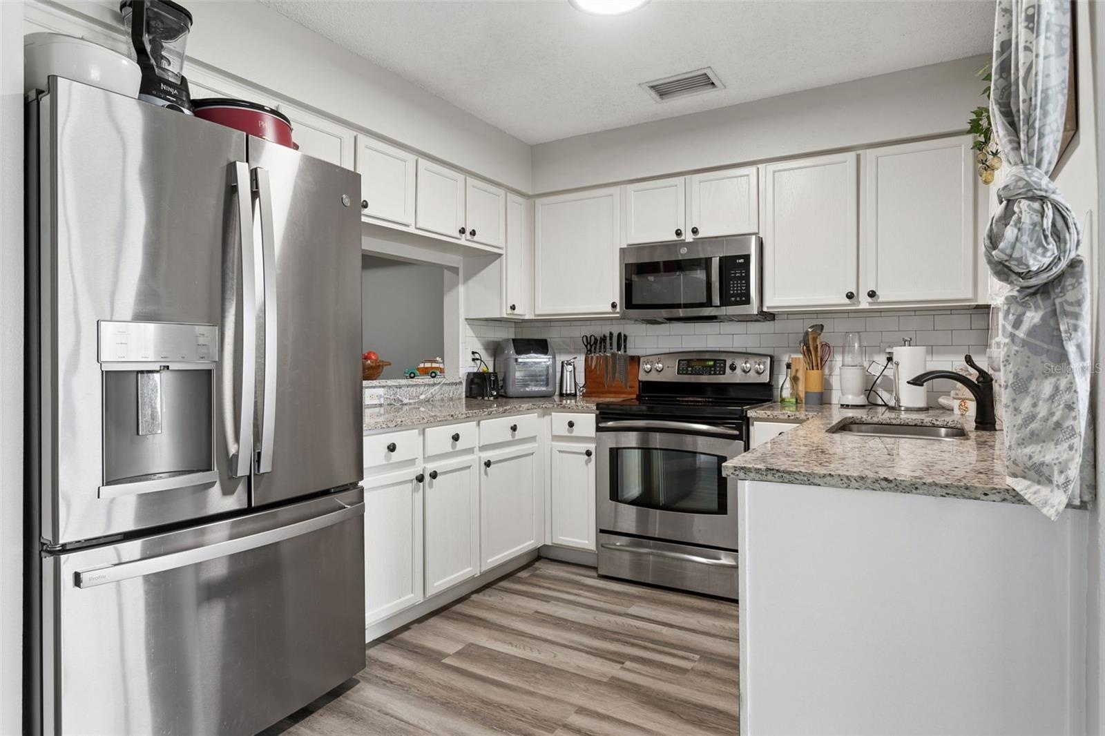425 KENSINGTON LAKE CIRCLE, Brandon, FL 33511