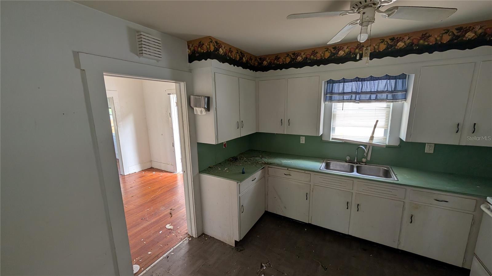 114 S BUNGALOW PARK AVENUE, Tampa, FL 33609