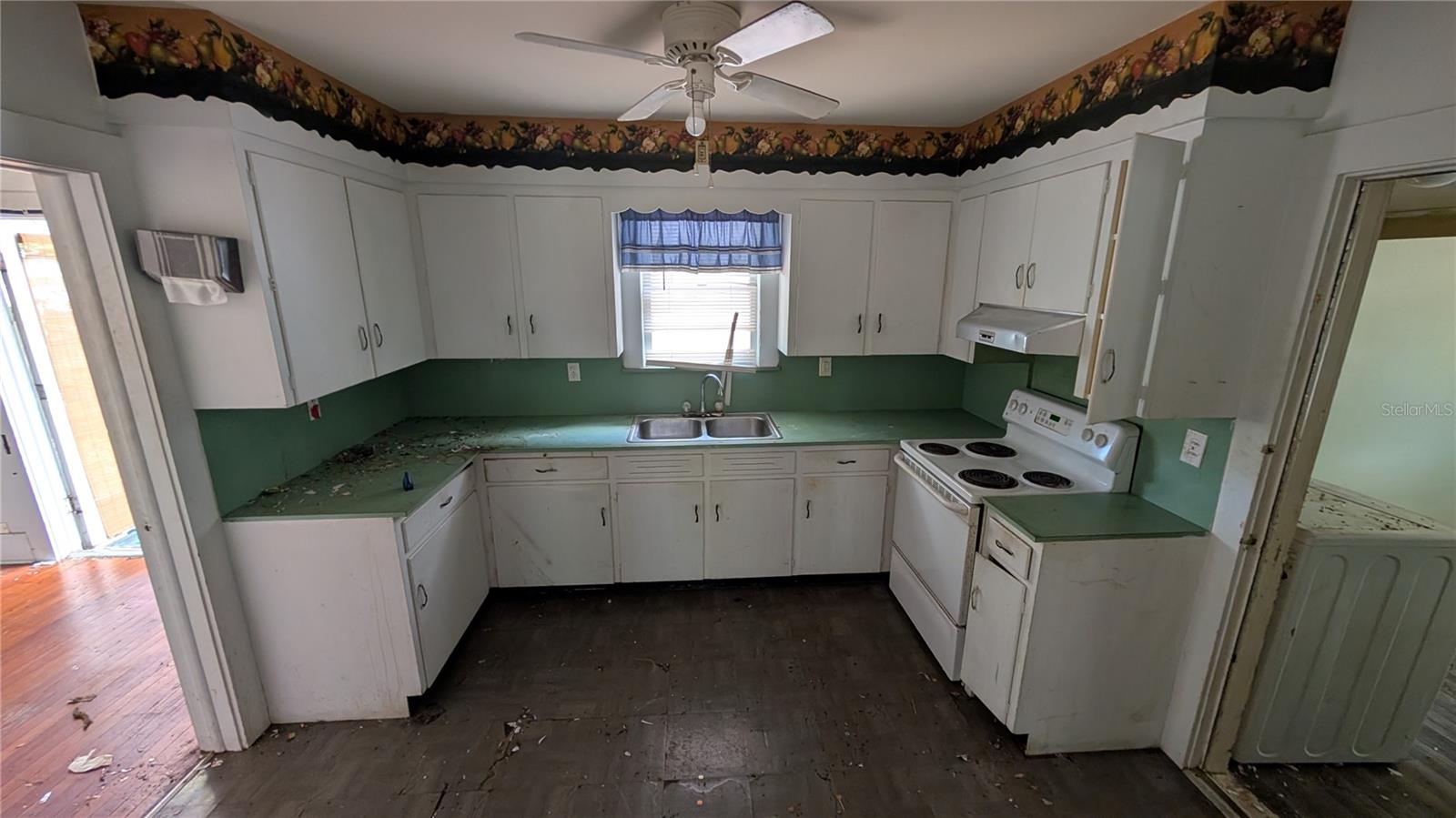 114 S BUNGALOW PARK AVENUE, Tampa, FL 33609