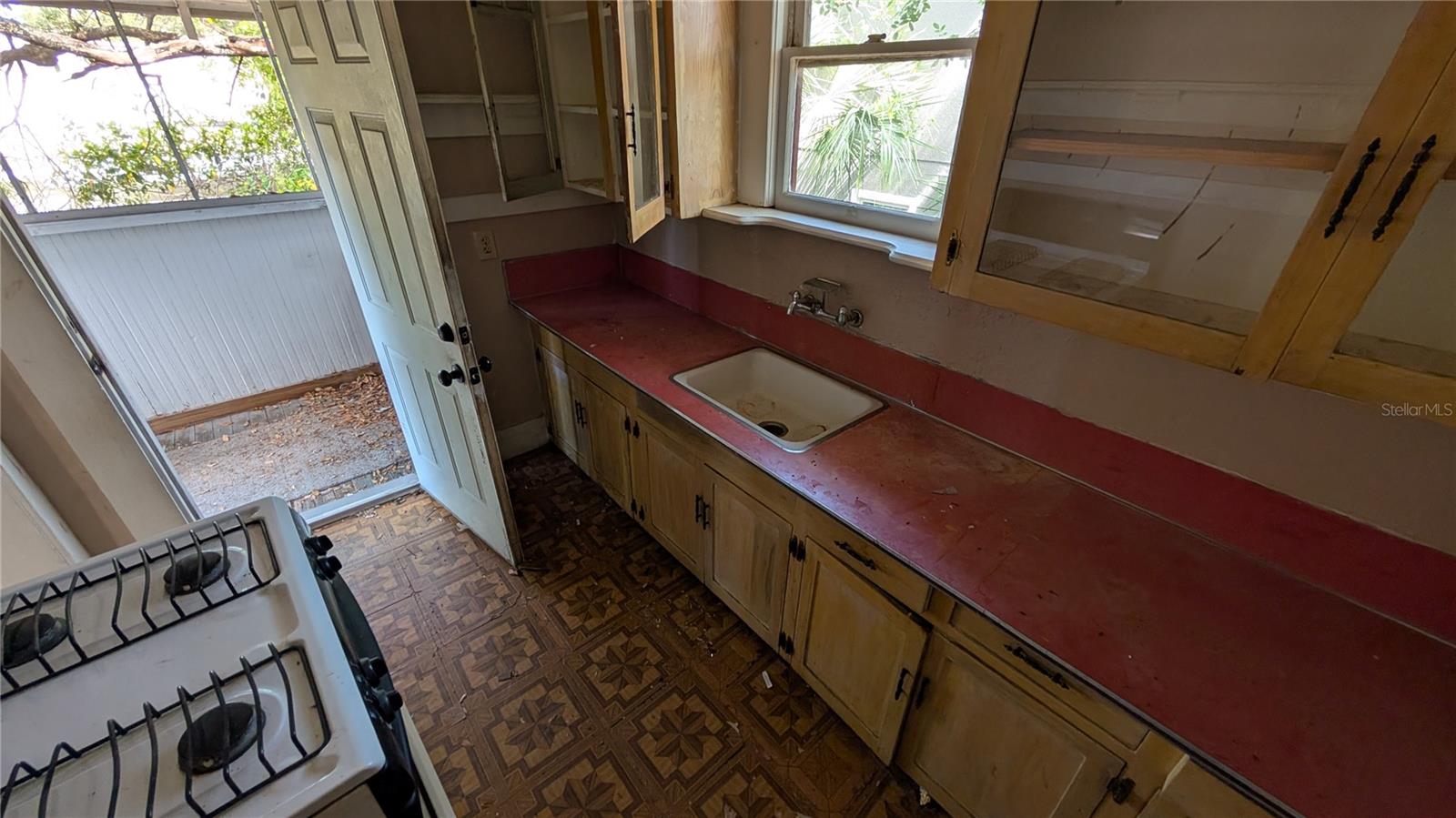 114 S BUNGALOW PARK AVENUE, Tampa, FL 33609
