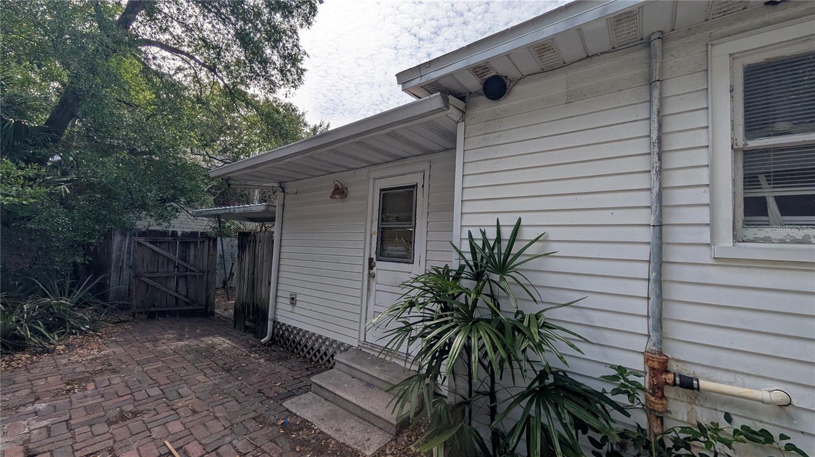 114 S BUNGALOW PARK AVENUE, Tampa, FL 33609