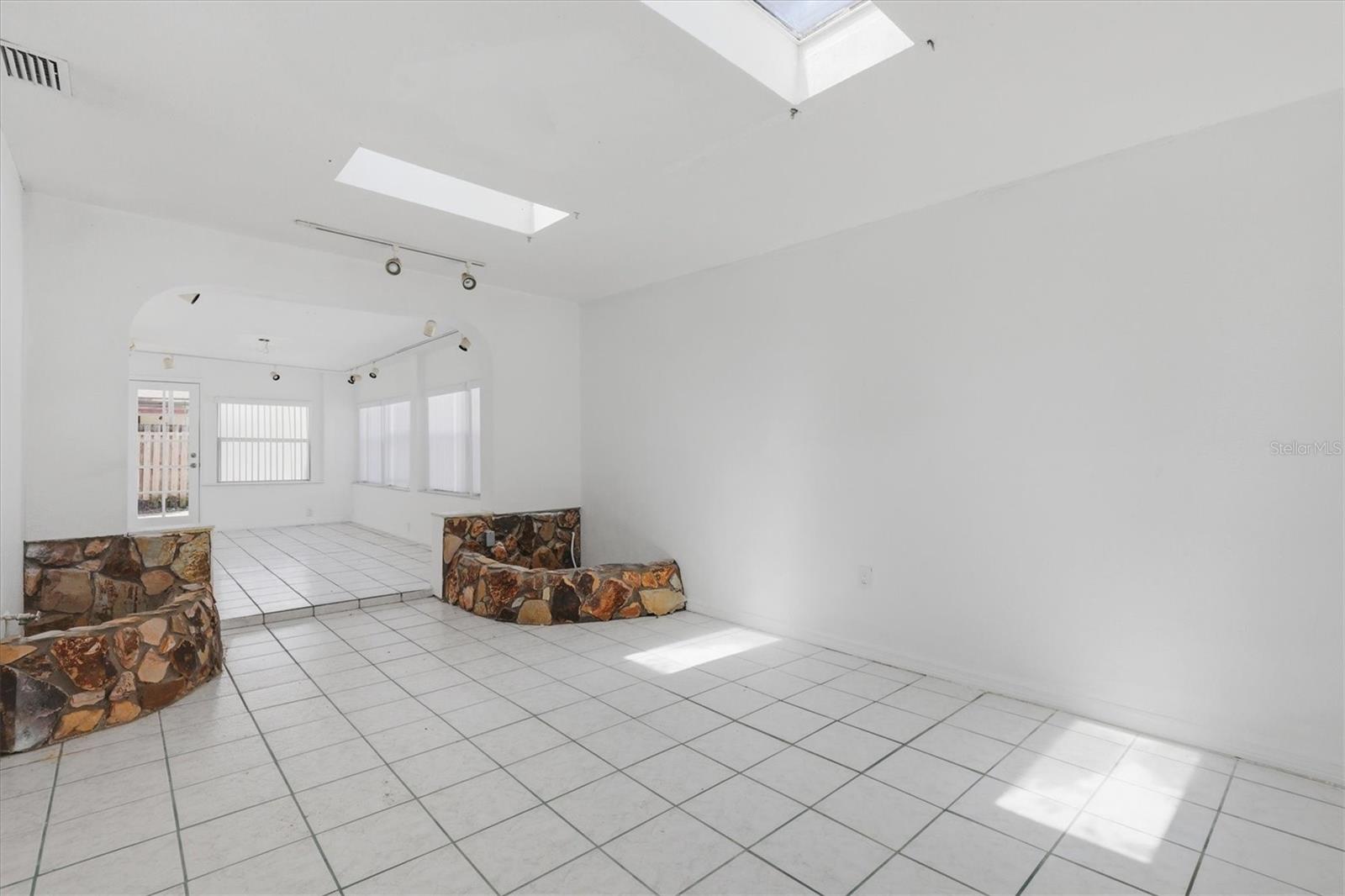 721 BAYSHORE DRIVE, Tarpon Springs, FL 34689