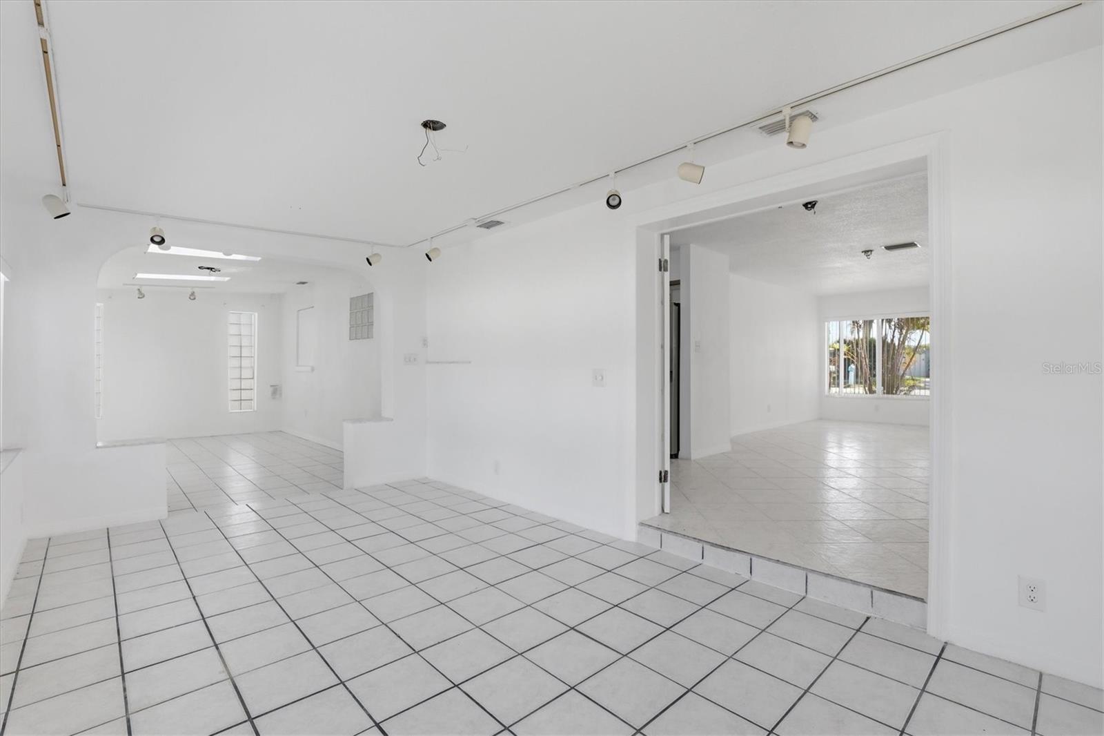 721 BAYSHORE DRIVE, Tarpon Springs, FL 34689