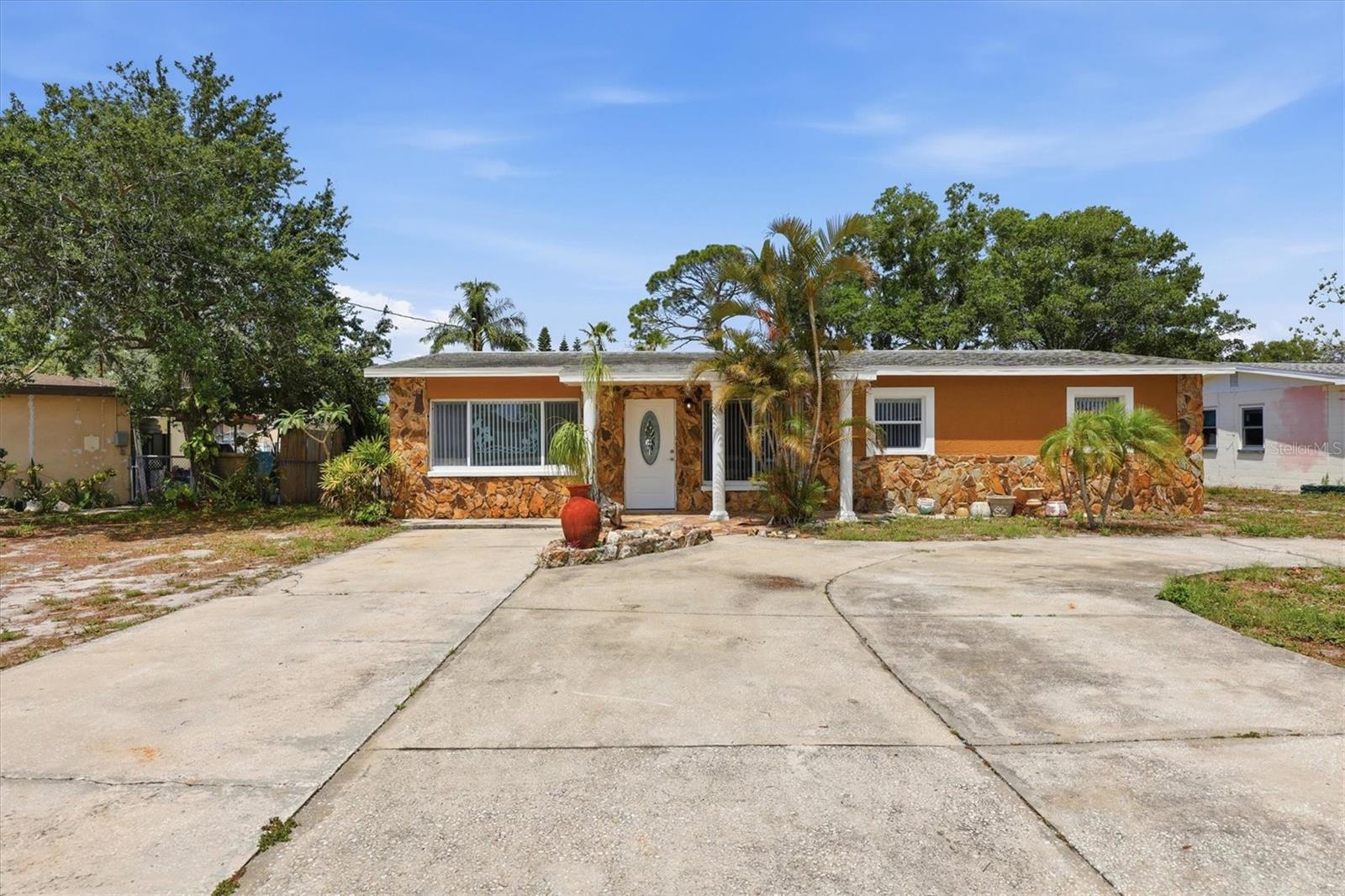 721 BAYSHORE DRIVE, Tarpon Springs, FL 34689 721 BAYSHORE DRIVE, Tarpon Springs, FL 34689