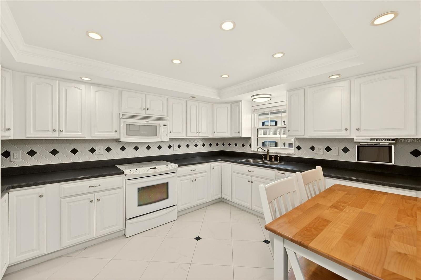 131 BLUFF VIEW DRIVE, #401, Belleair Bluffs, FL 33770