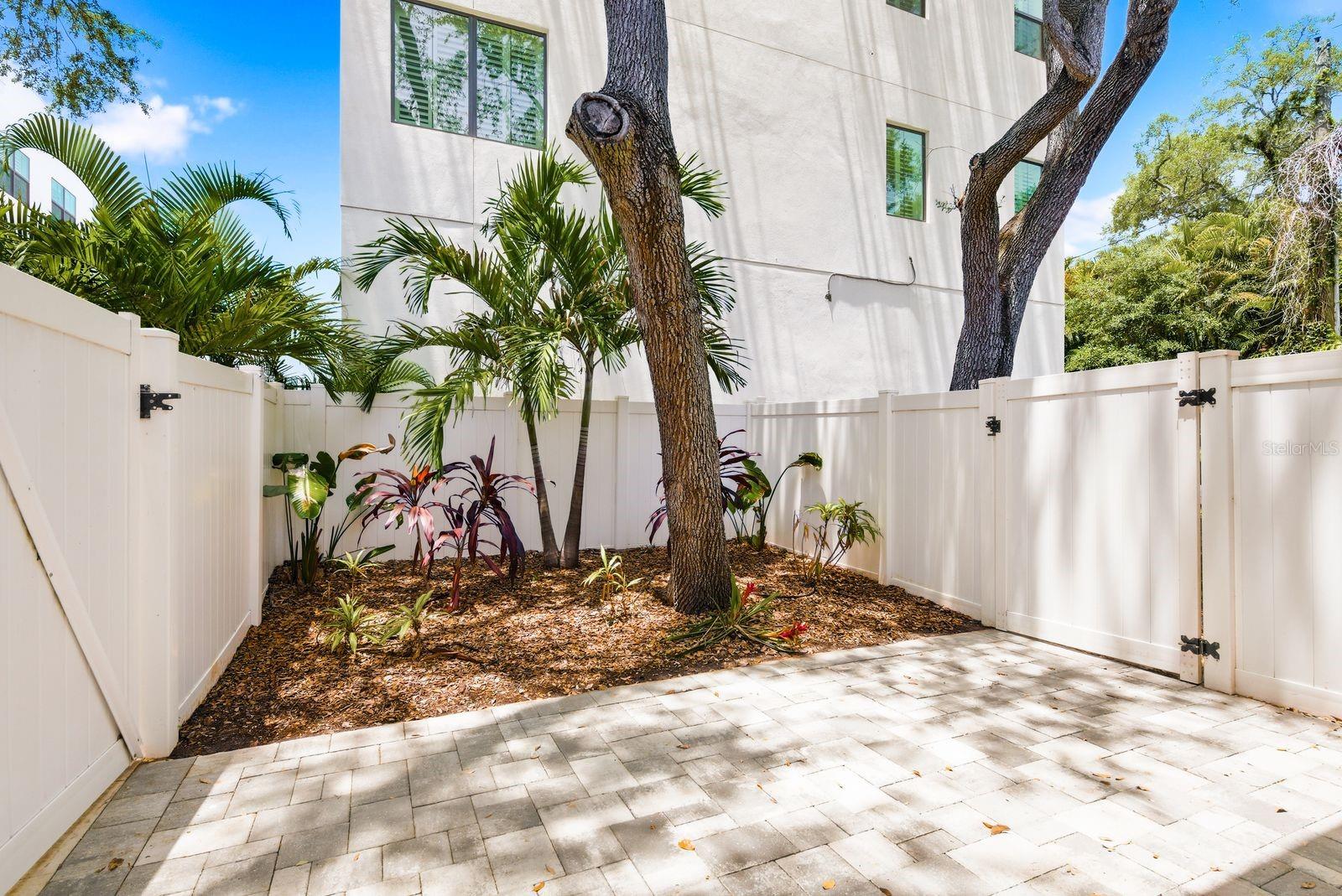 4811 BAYSHORE BOULEVARD, #303, Tampa, FL 33611