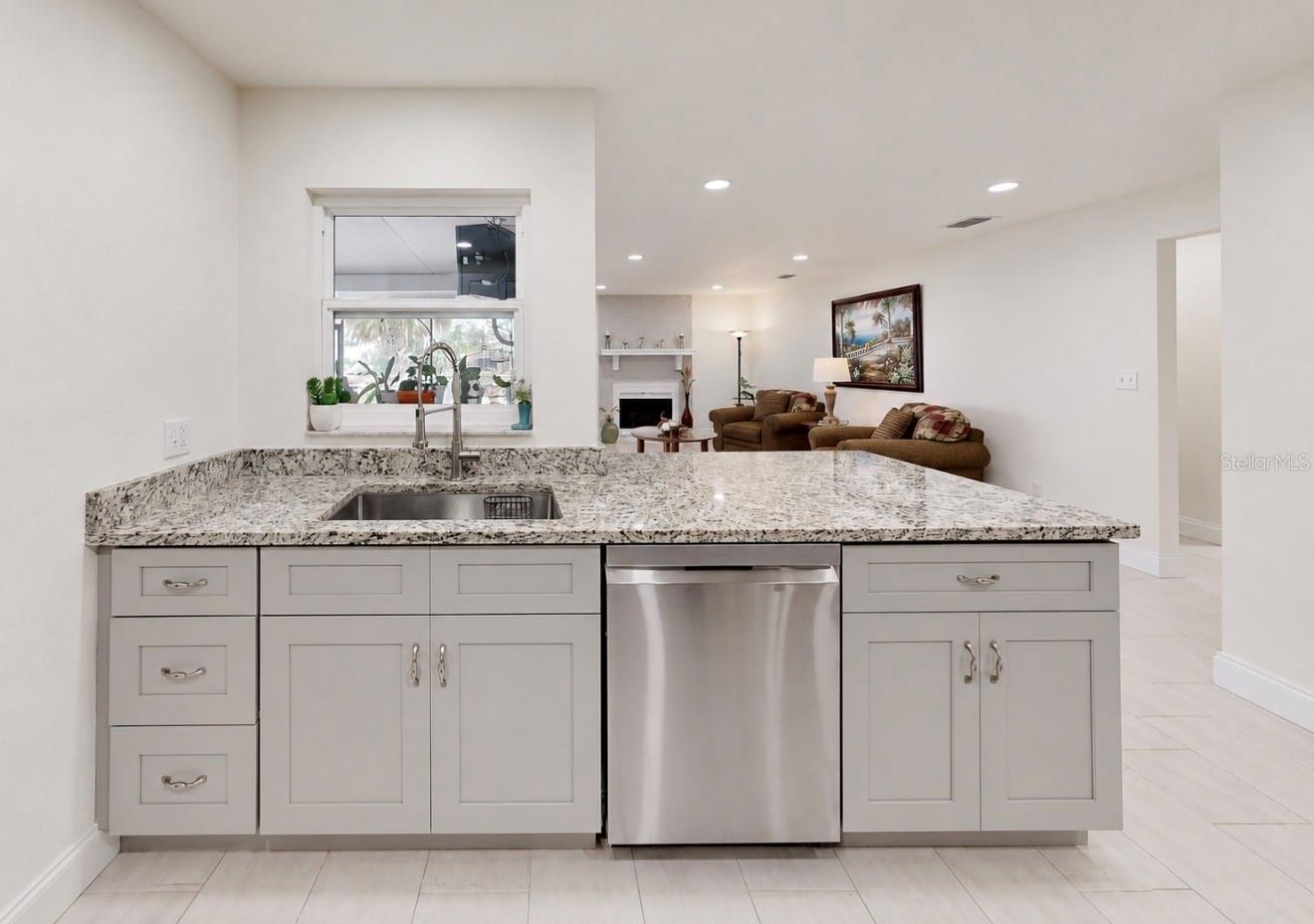 803 LEISEY CIRCLE, Ruskin, FL 33570