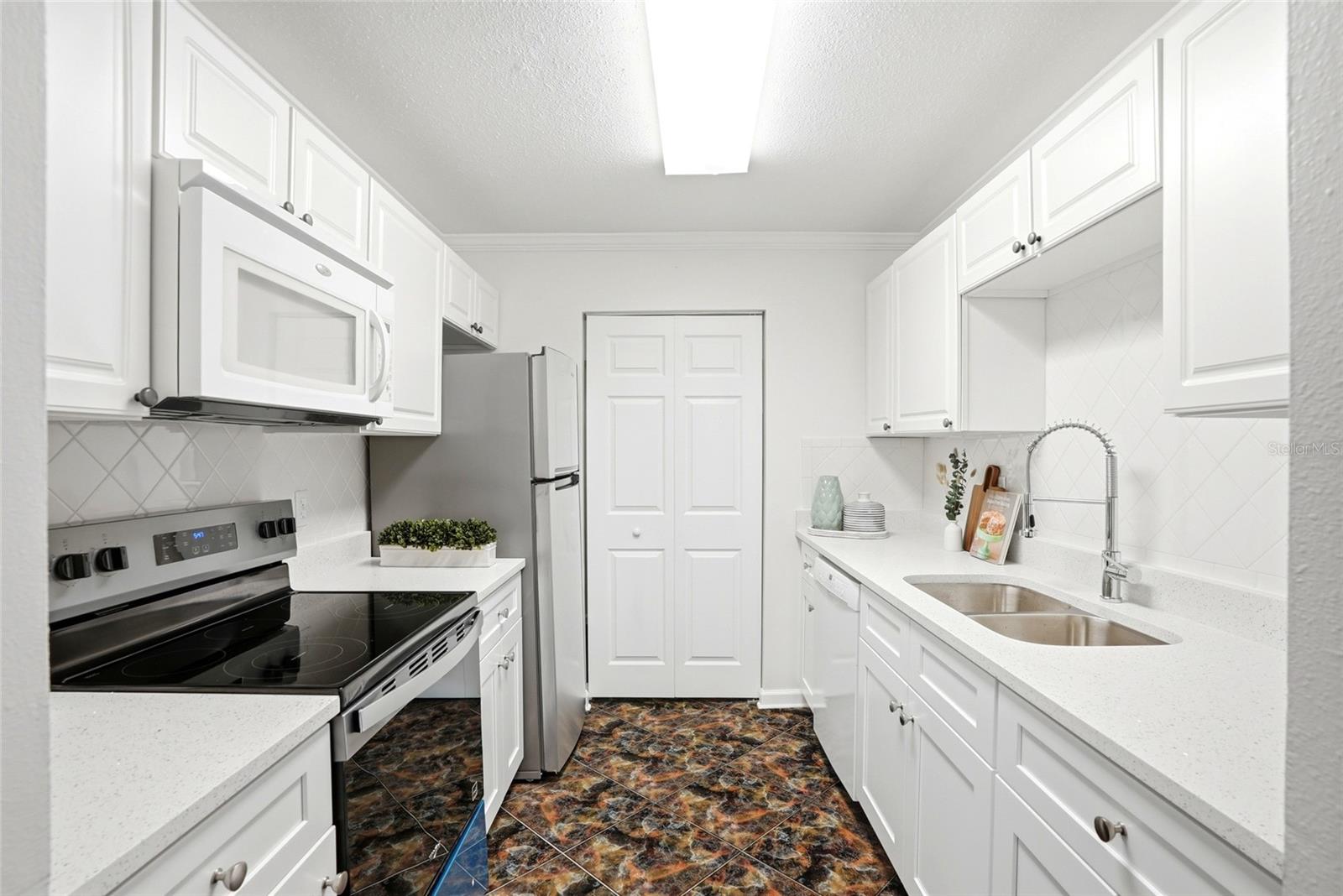1208 14TH CIRCLE SE, Largo, FL 33771
