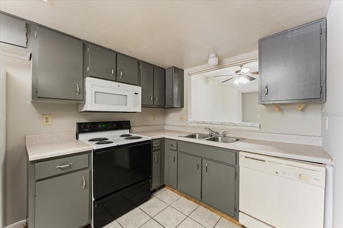 6332 NEWTOWN CIRCLE, #32B5, Tampa, FL 33615