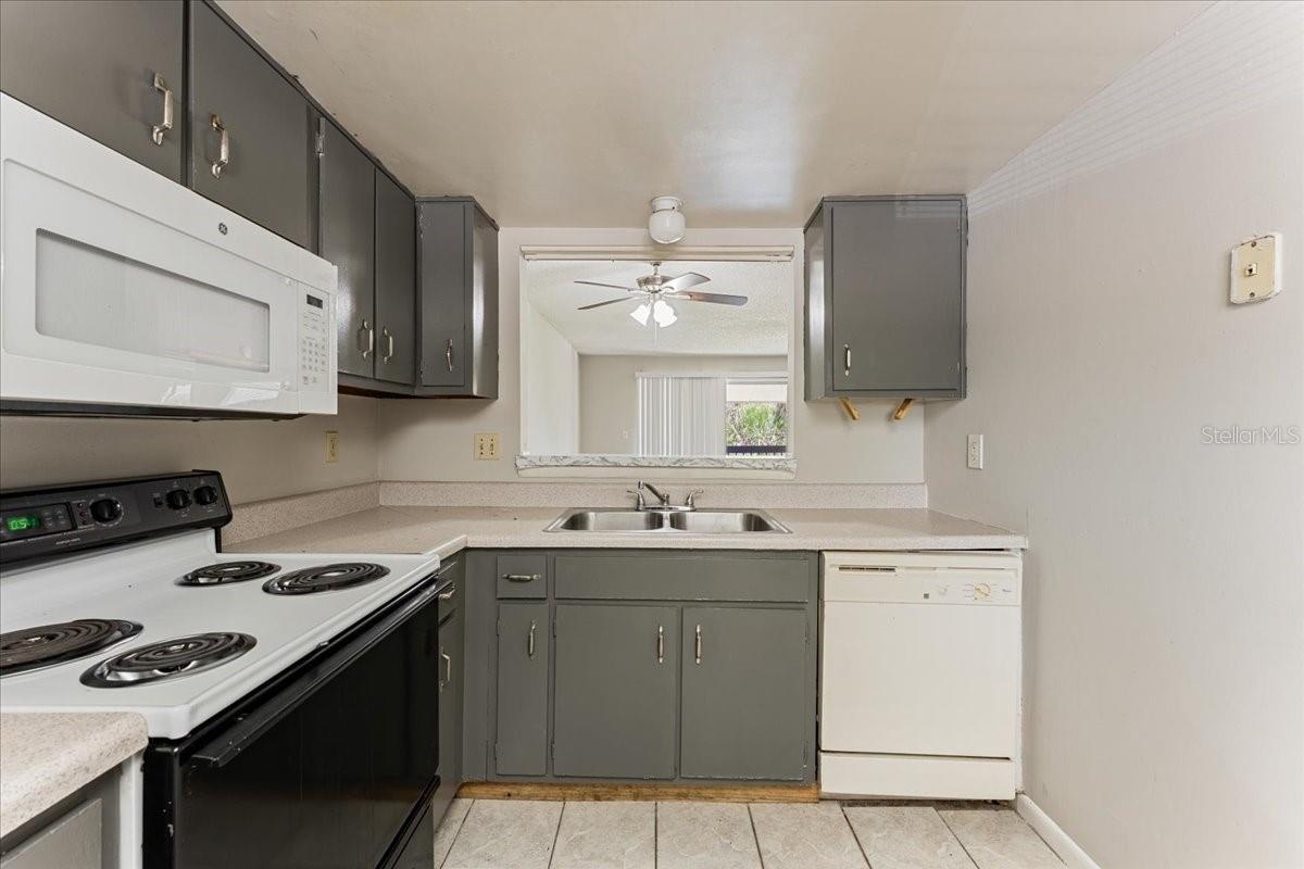 6332 NEWTOWN CIRCLE, #32B5, Tampa, FL 33615