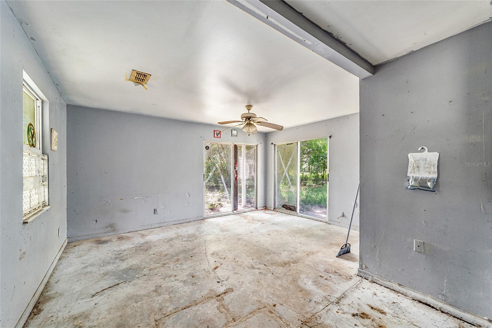 11768 N GATLEN AVENUE, Dunnellon, FL 34433