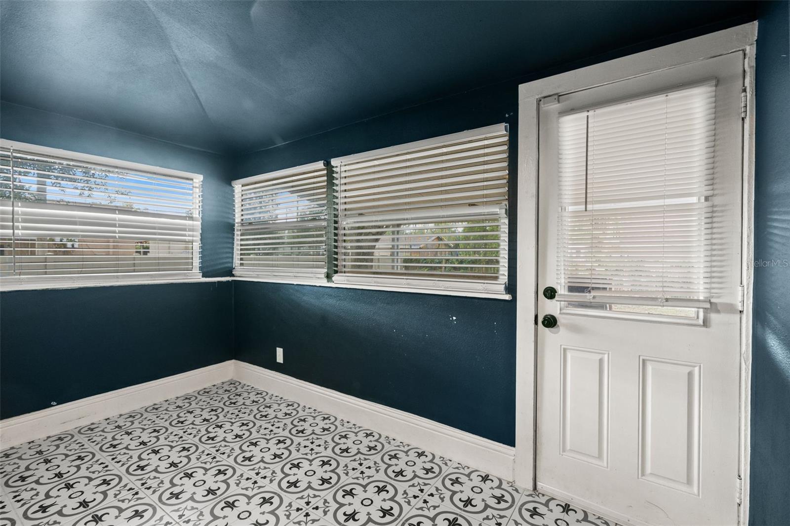 102 W NORTH STREET, Tampa, FL 33604
