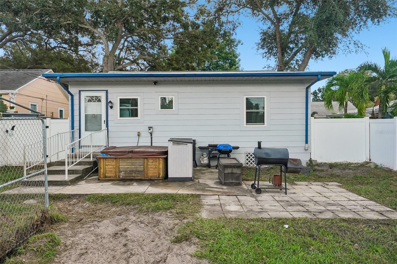 2221 8TH AVENUE N, St Petersburg, FL 33713