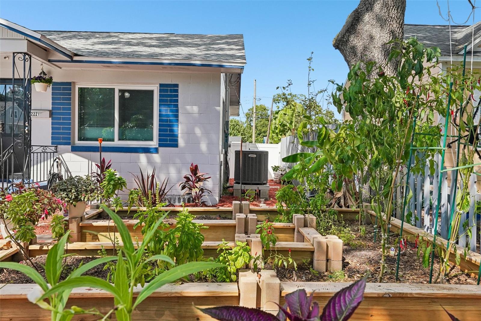 2221 8TH AVENUE N, St Petersburg, FL 33713