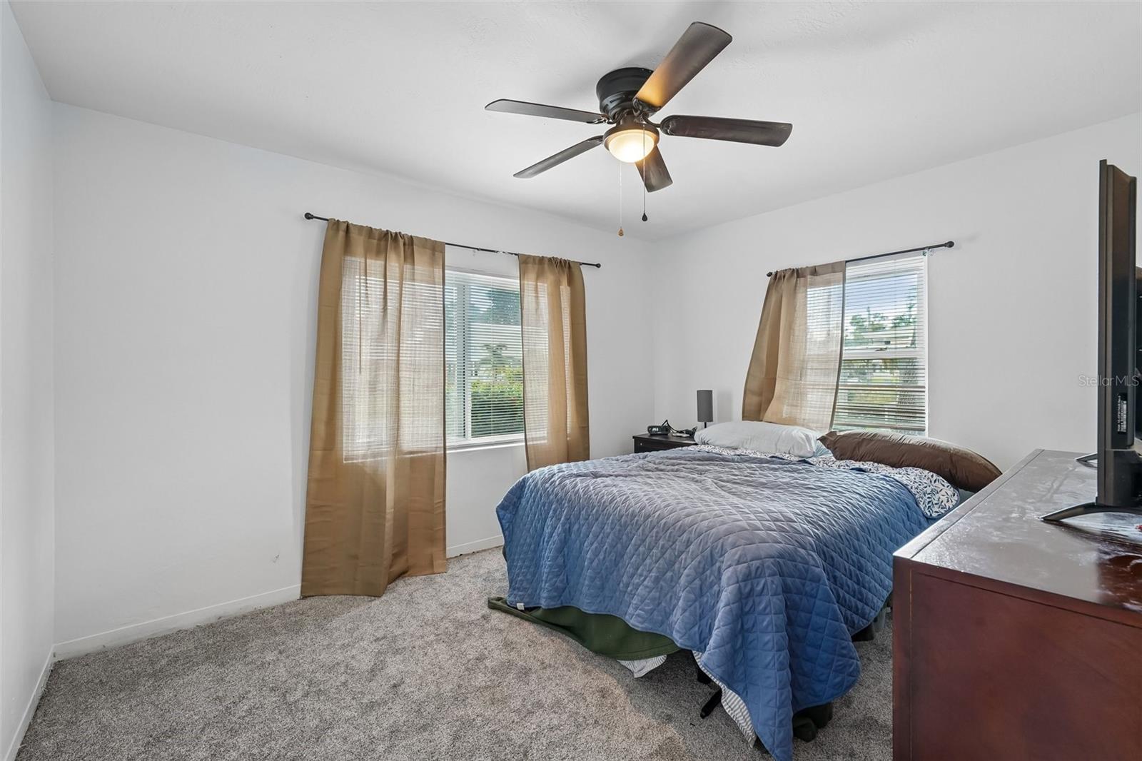 2221 8TH AVENUE N, St Petersburg, FL 33713