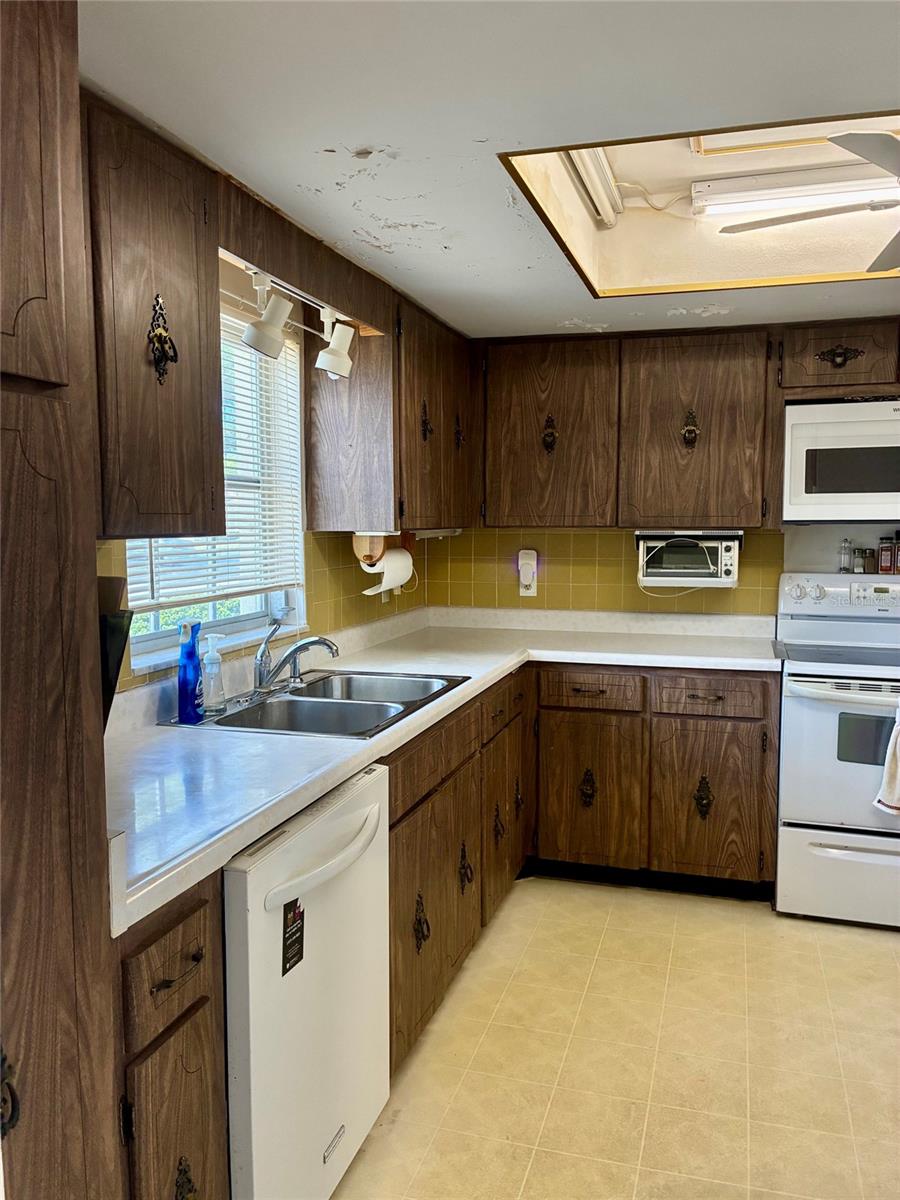 1657 S LAKE AVENUE, #1, Clearwater, FL 33756
