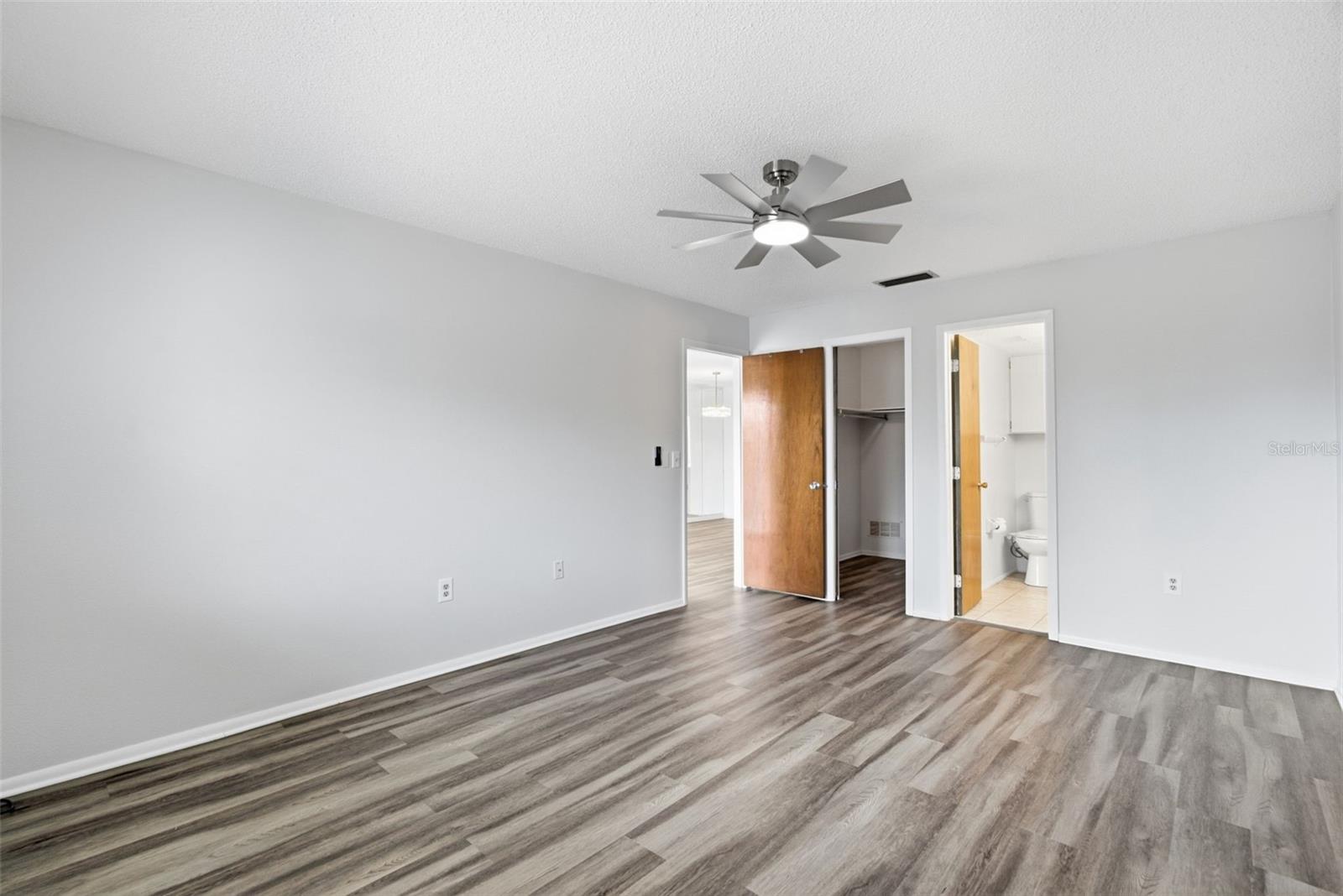 3981 MACEACHEN BOULEVARD, #330, Sarasota, FL 34233