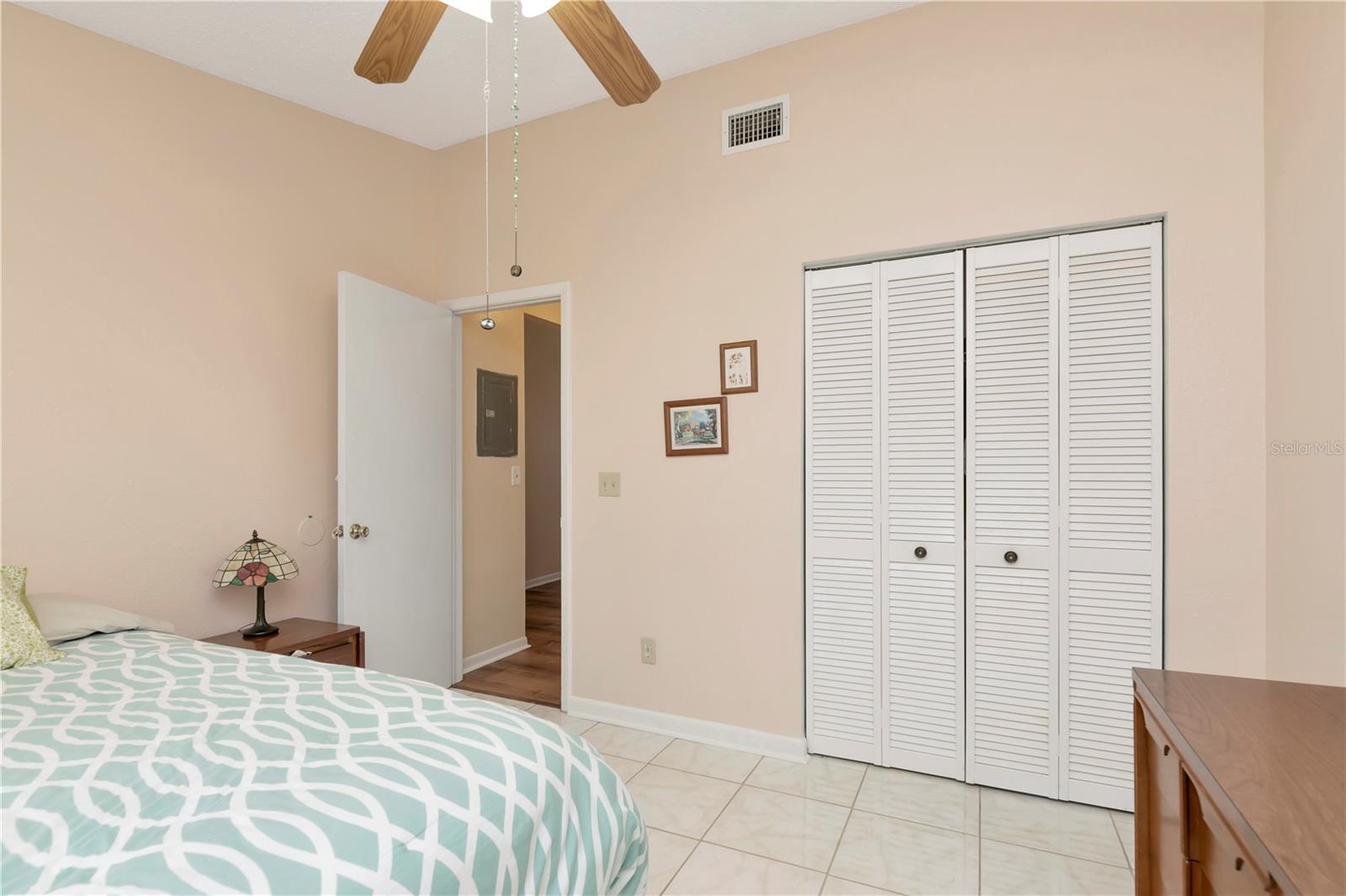 2nd bedroom