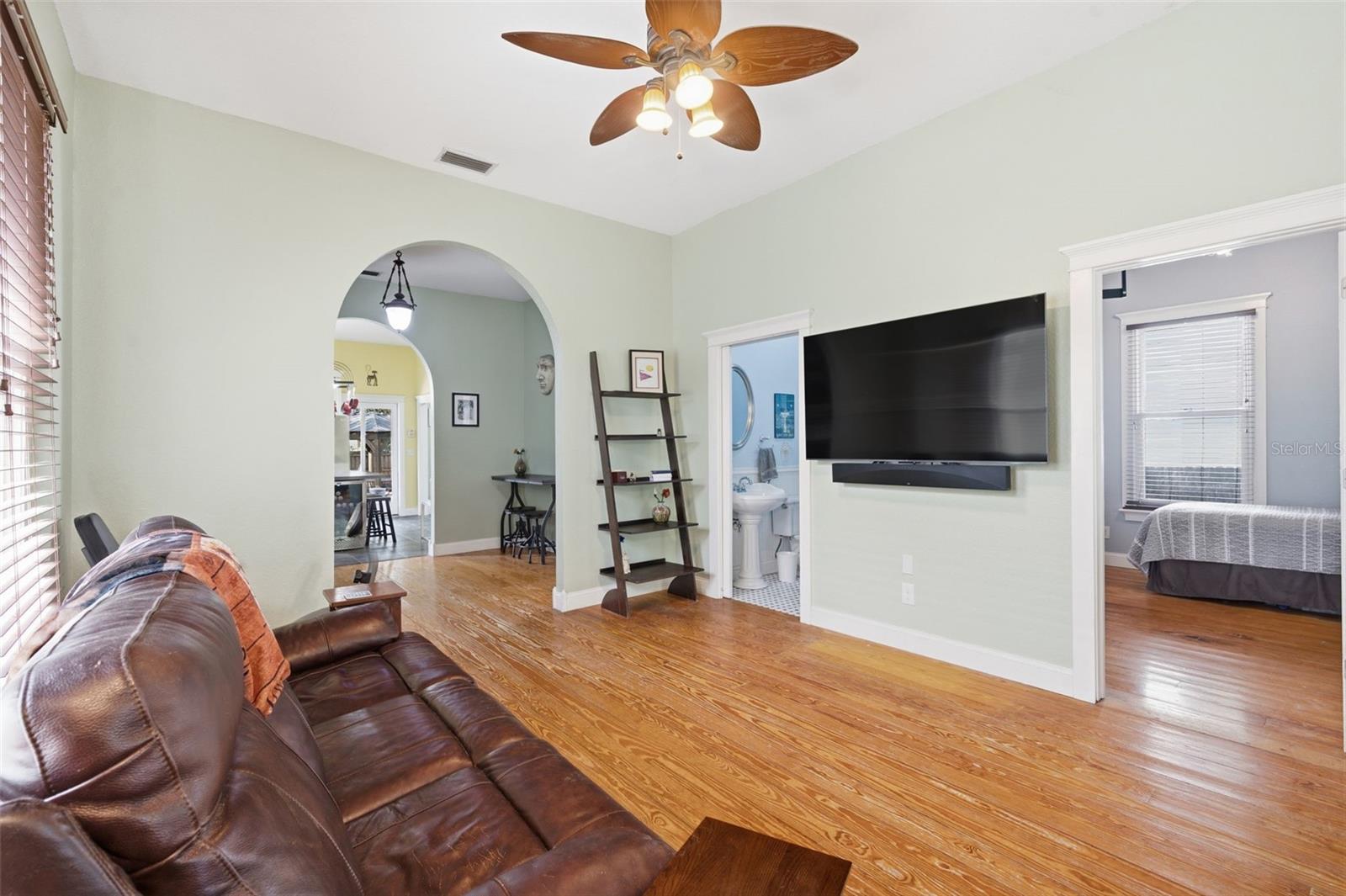 316 E FRANCES AVENUE, Tampa, FL 33602 316 E FRANCES AVENUE, Tampa, FL 33602