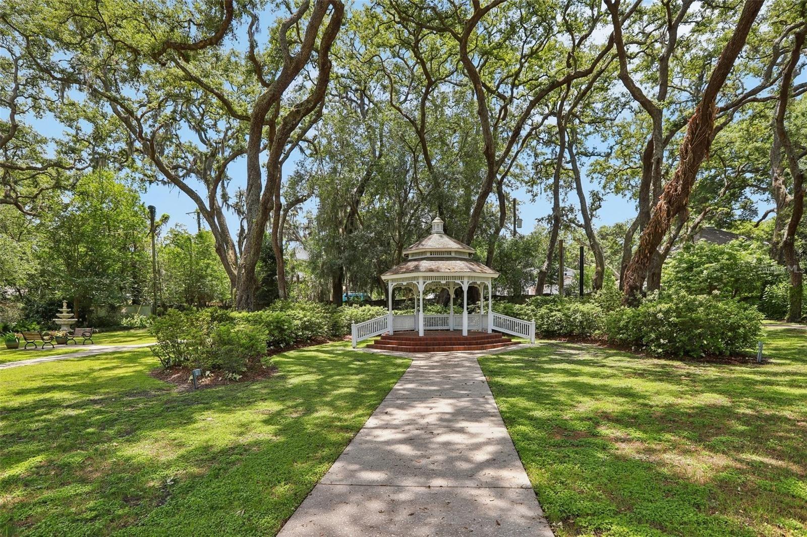 201 REDWOOD AVENUE, Tampa, FL 33617