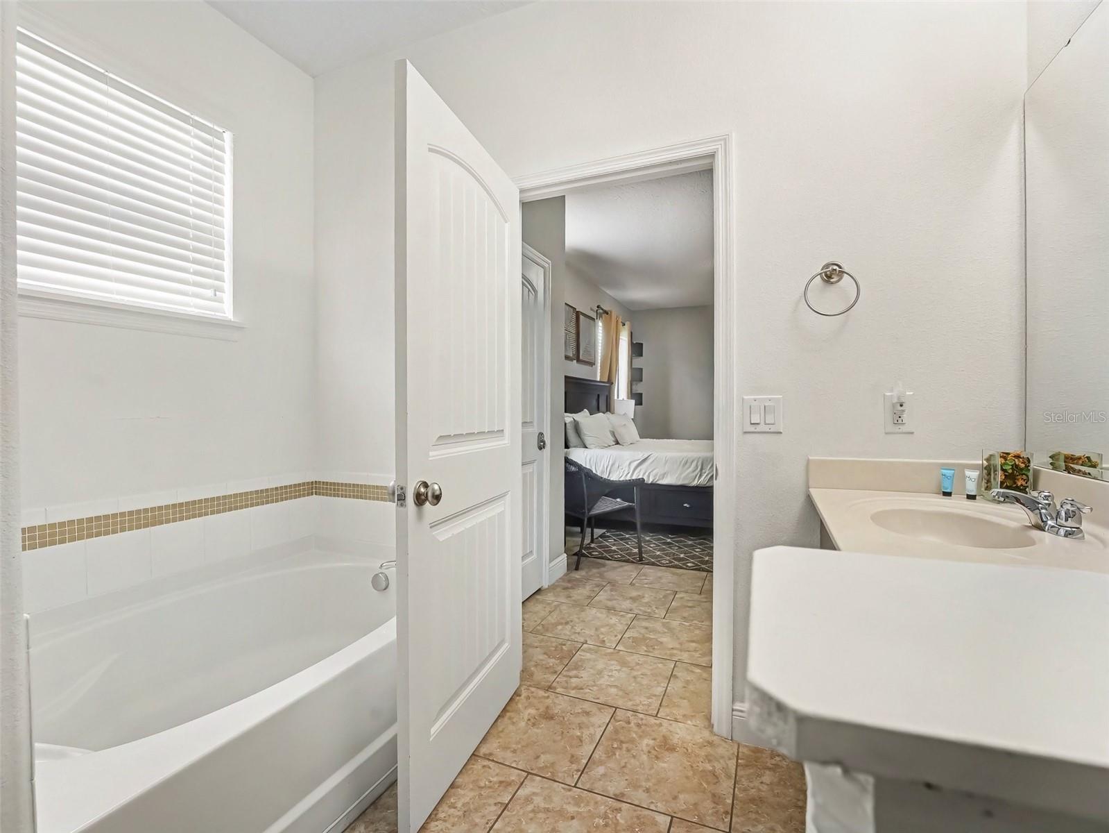 4127 OAK TREE DRIVE, Davenport, FL 33837