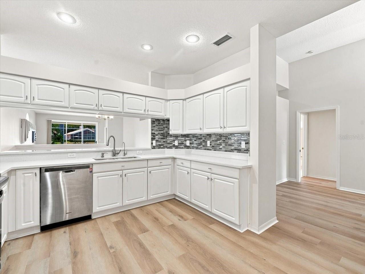 1333 LINDENWOOD DRIVE, Tarpon Springs, FL 34688