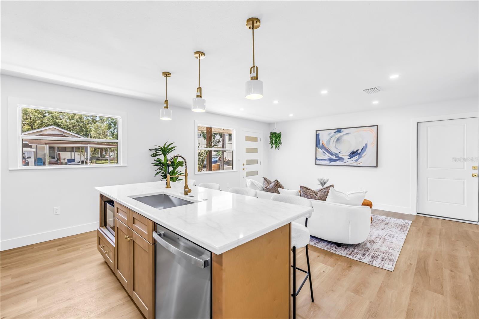 1221 36TH TERRACE N, St Petersburg, FL 33704