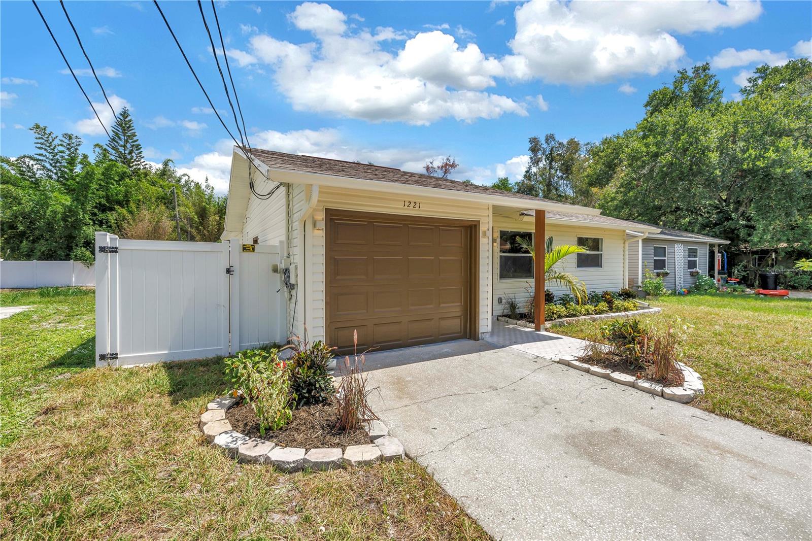 1221 36TH TERRACE N, St Petersburg, FL 33704