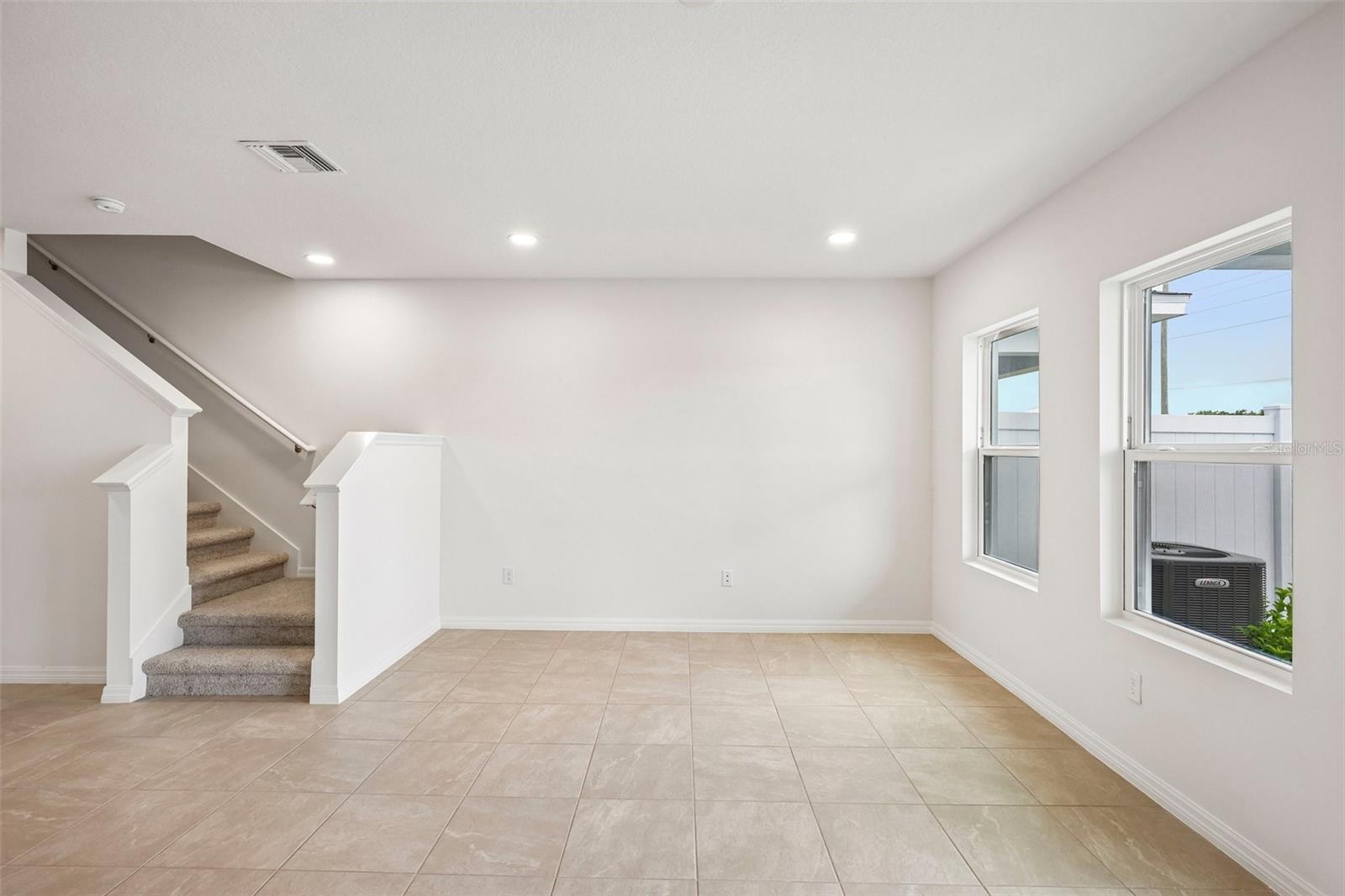 6848 HOLCOMBE DOWN DRIVE, Zephyrhills, FL 33541