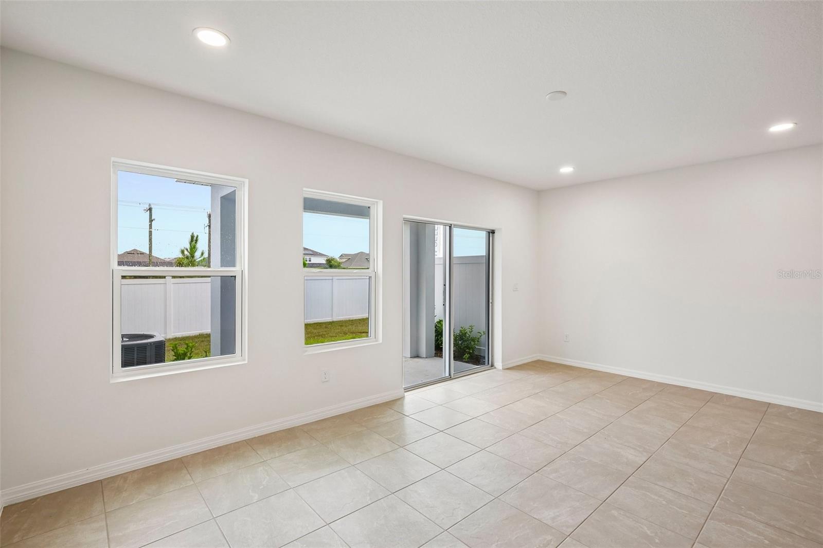 6848 HOLCOMBE DOWN DRIVE, Zephyrhills, FL 33541