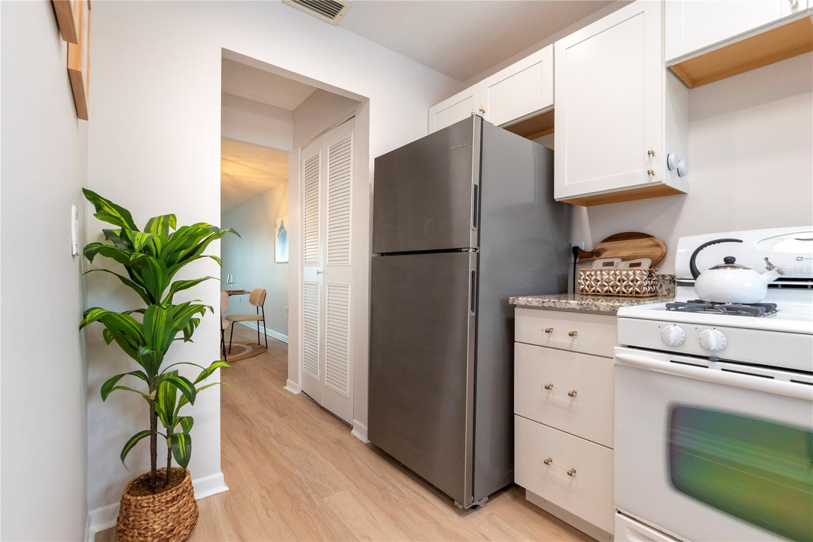 5925 SHORE BOULEVARD S, #405, Gulfport, FL 33707