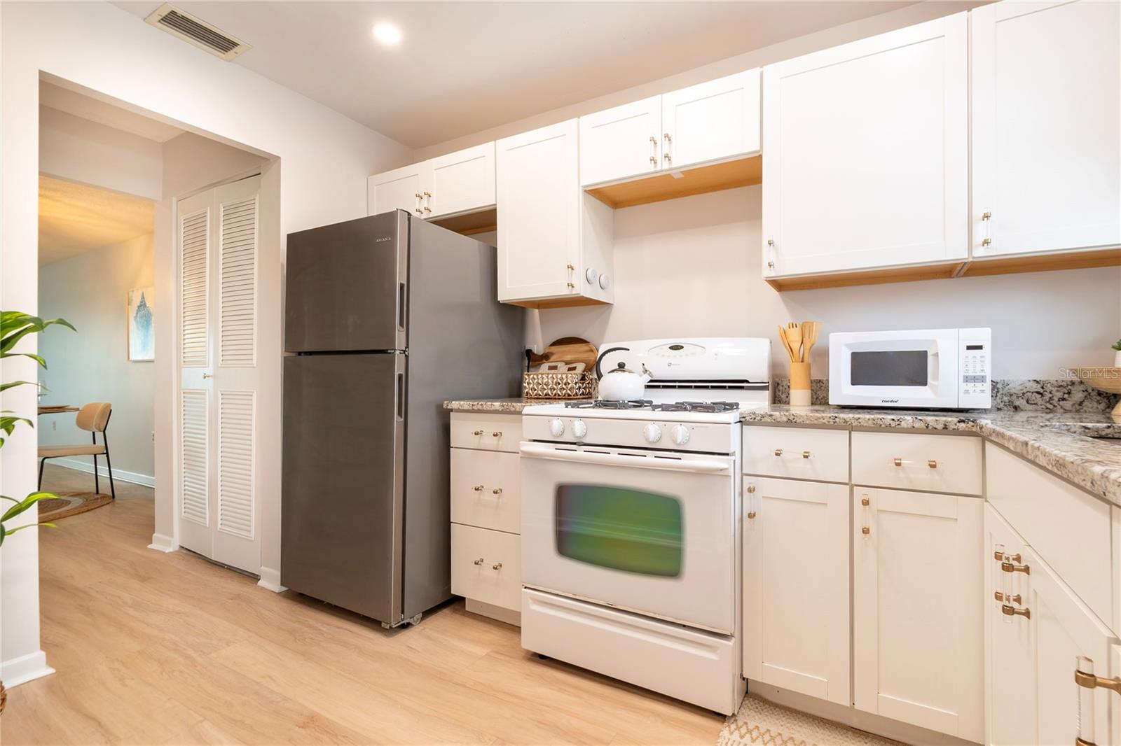 5925 SHORE BOULEVARD S, #405, Gulfport, FL 33707