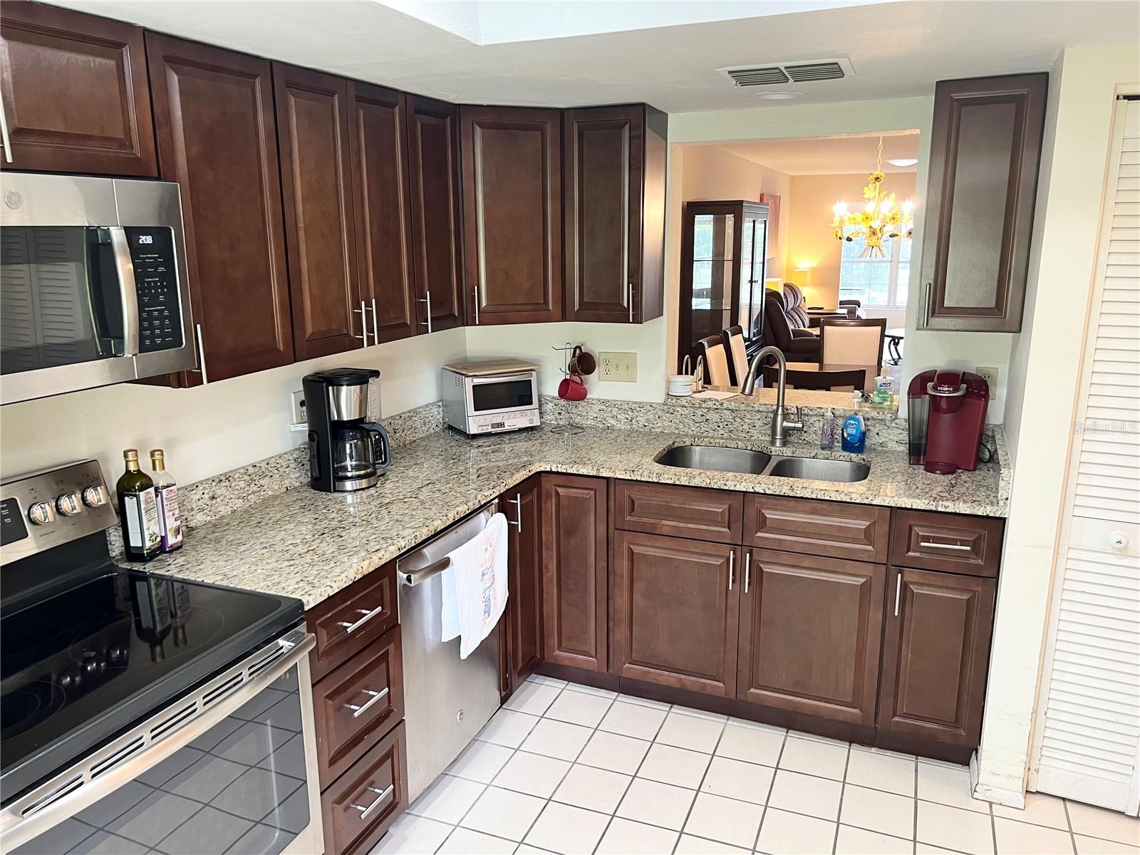 2297 LARK CIRCLE E, #C, Palm Harbor, FL 34684
